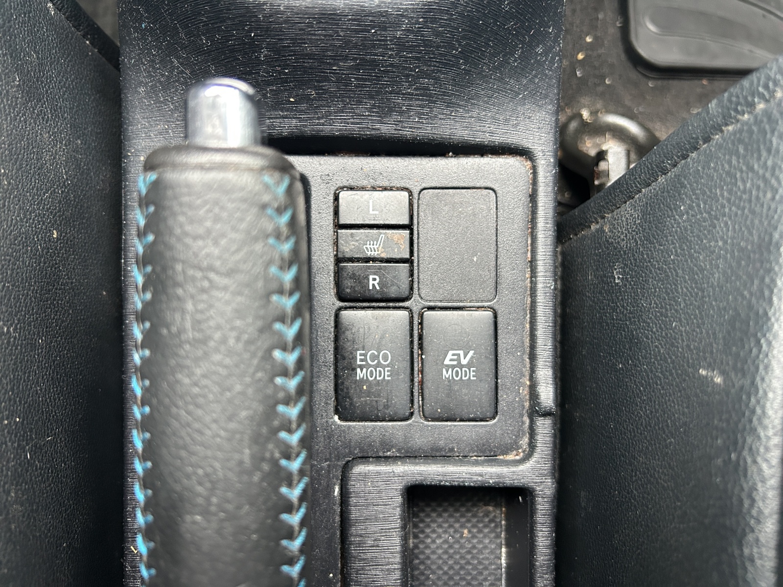 TOYOTA Yaris 1.5 VVT-i Hybrid Sol Premium CVT-image-13