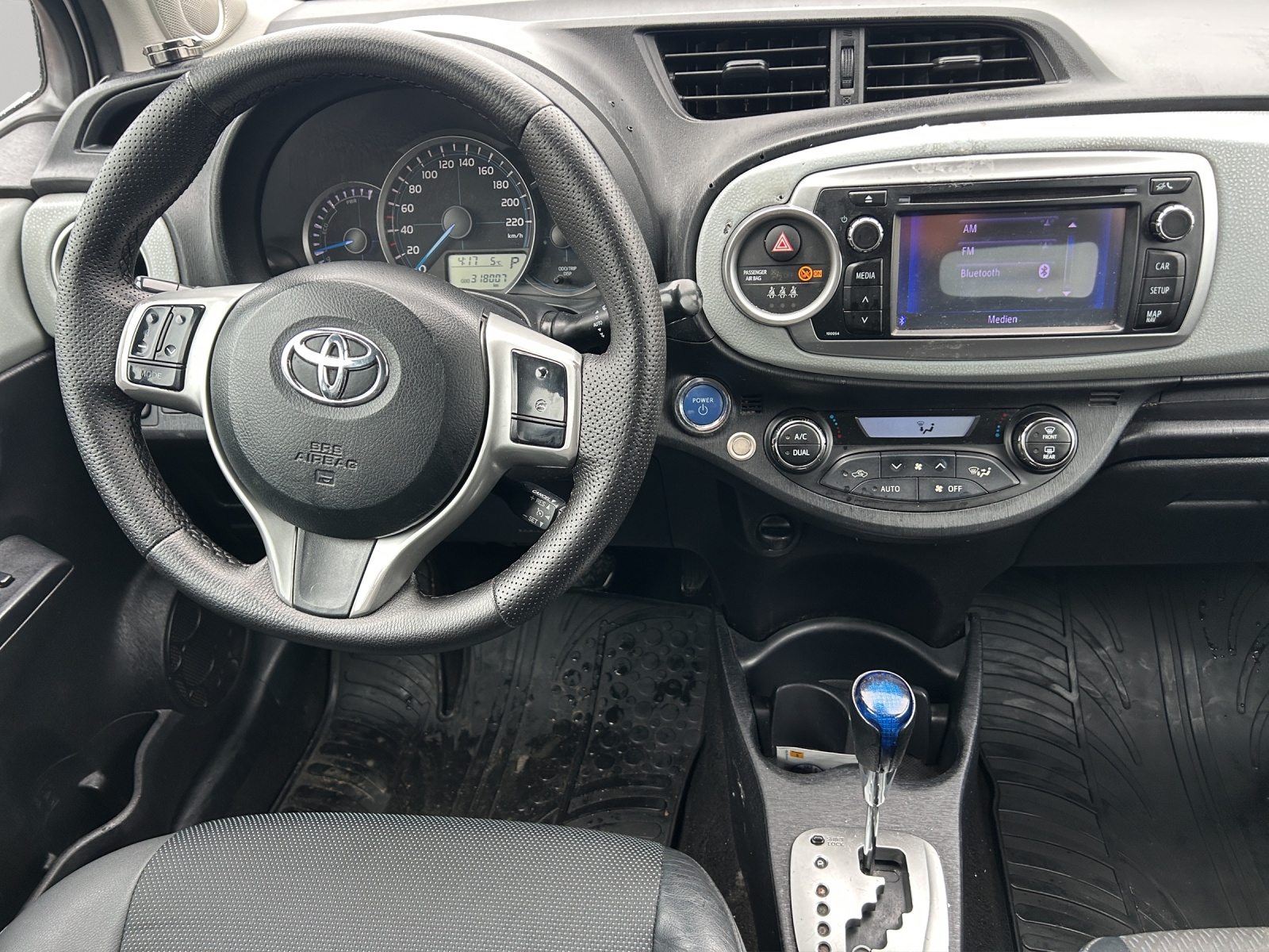 TOYOTA Yaris 1.5 VVT-i Hybrid Sol Premium CVT-image-8