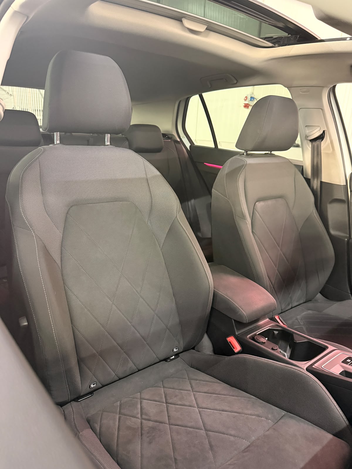 VW Golf 1.5 eTSI mHEV ACT R-Line DSG-image-24