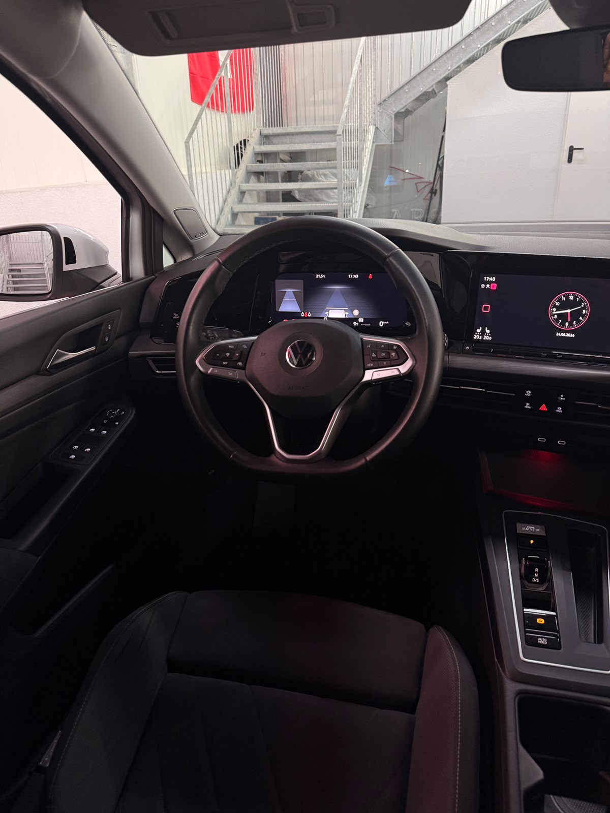 VW Golf 1.5 eTSI mHEV ACT R-Line DSG-image-12