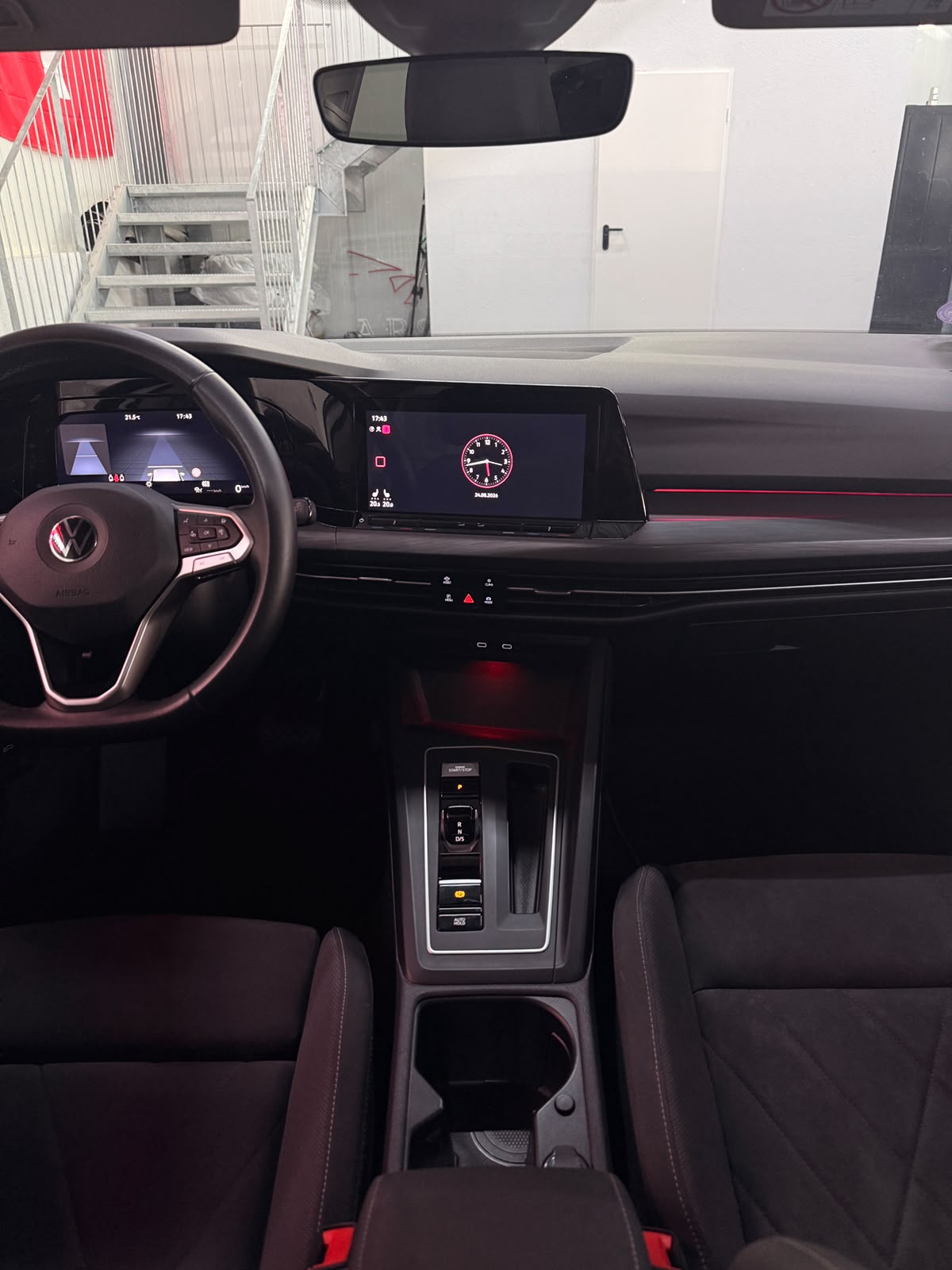 VW Golf 1.5 eTSI mHEV ACT R-Line DSG-image-13