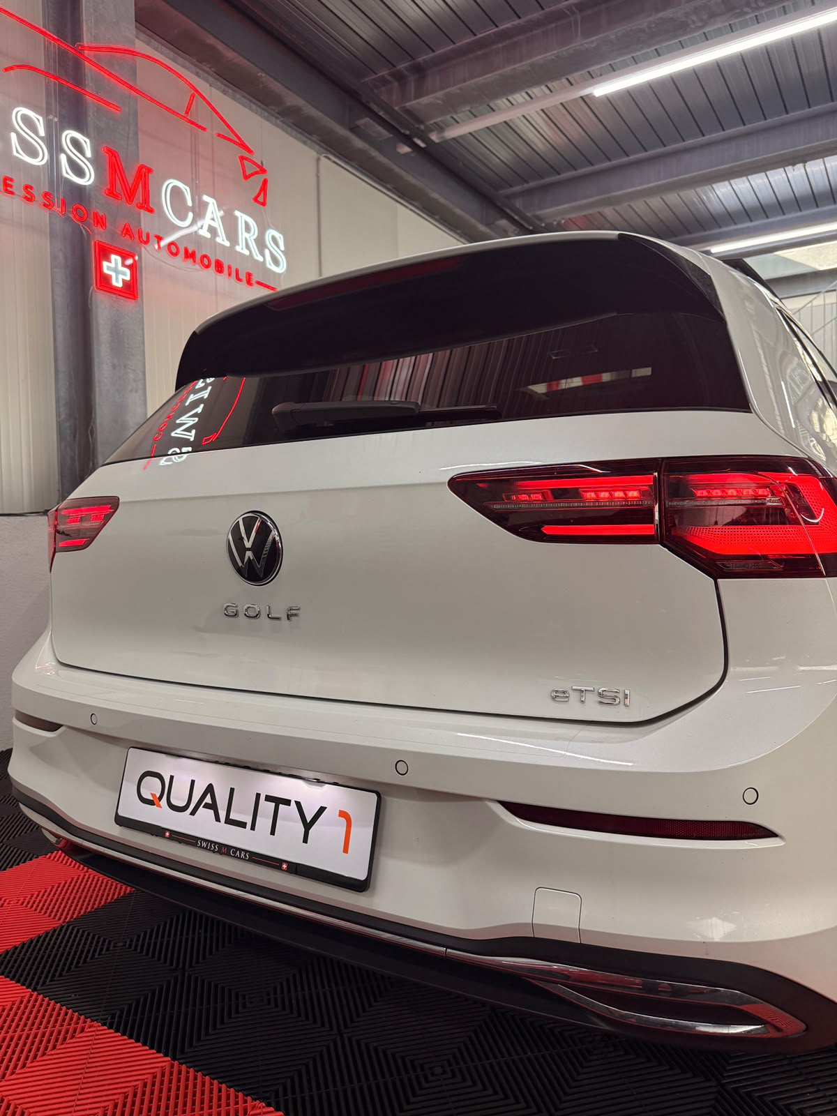 VW Golf 1.5 eTSI mHEV ACT R-Line DSG-image-11