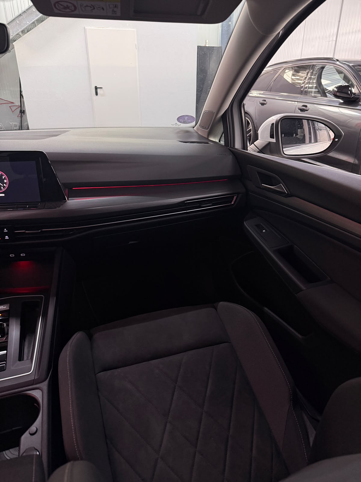 VW Golf 1.5 eTSI mHEV ACT R-Line DSG-image-14