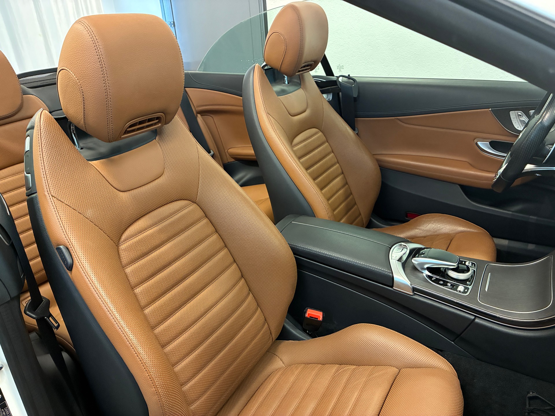 MERCEDES-BENZ C 43 AMG 4matic Cabriolet-image-10