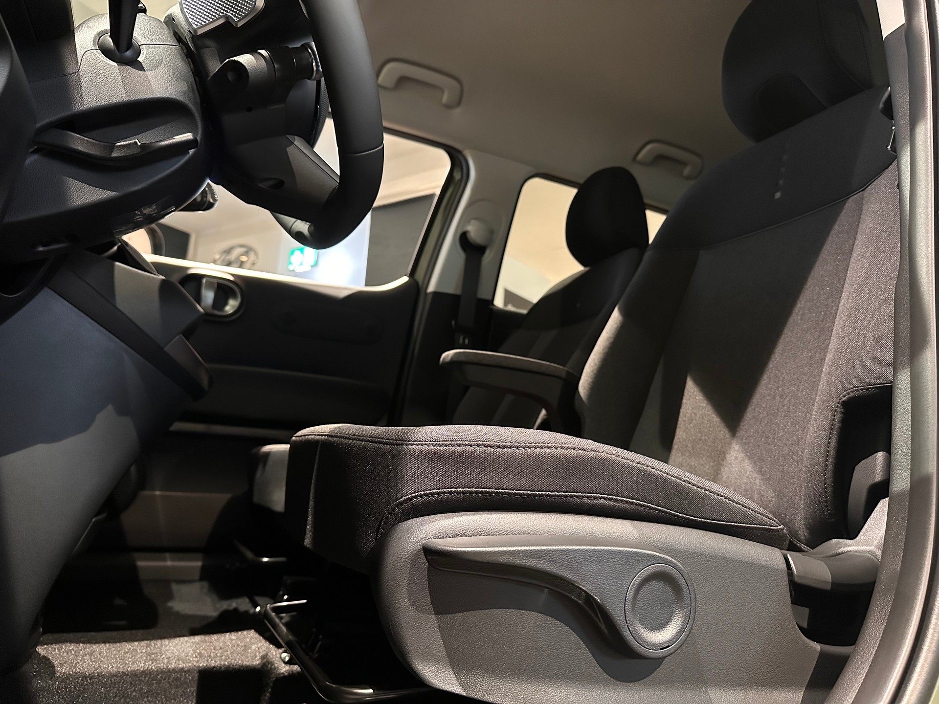HYUNDAI Inster 49kWh Amplia-image-8