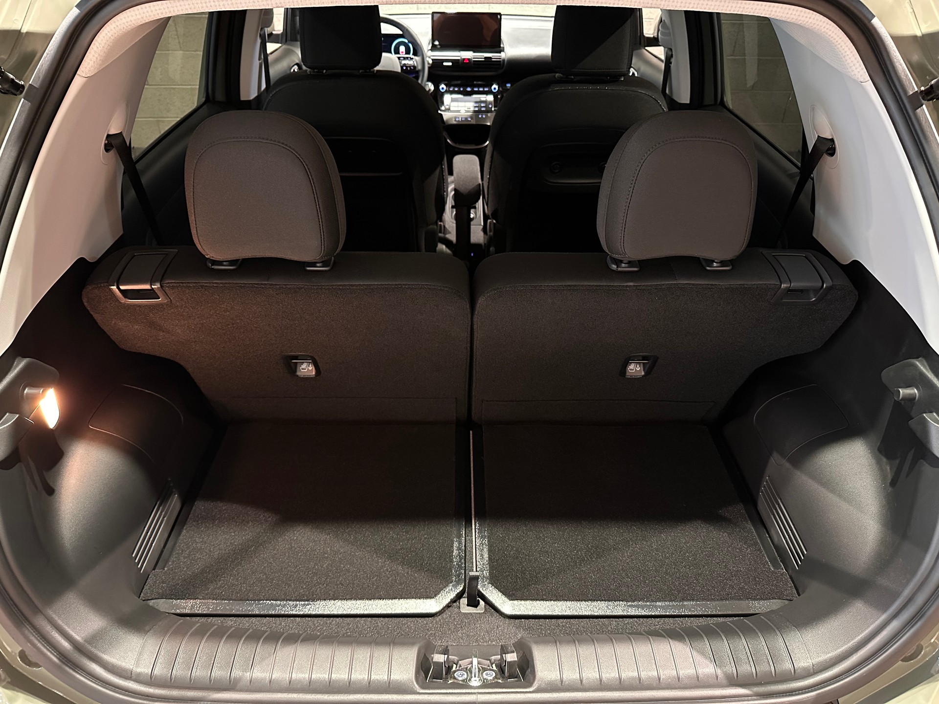 HYUNDAI Inster 49kWh Amplia-image-12