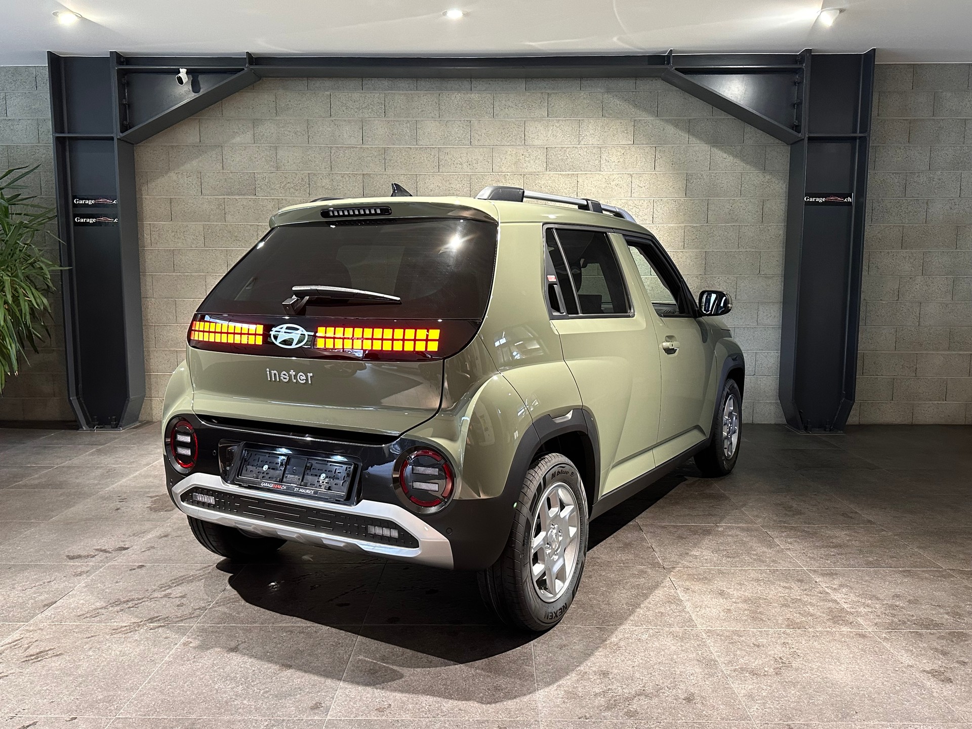 HYUNDAI Inster 49kWh Amplia-image-4