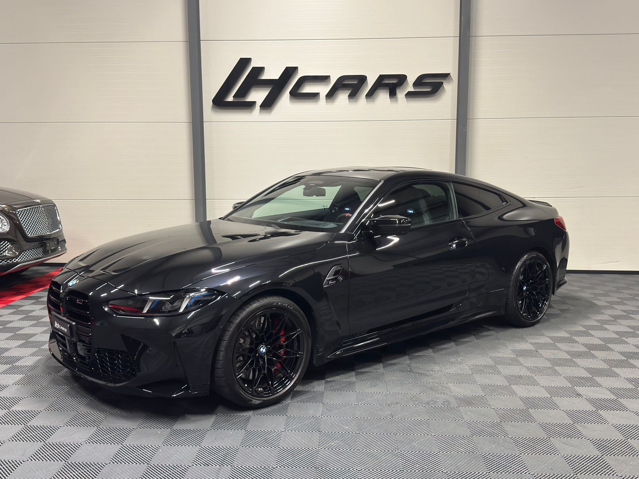 BMW M4 Competition xDrive Coupé LCI — slika 1
