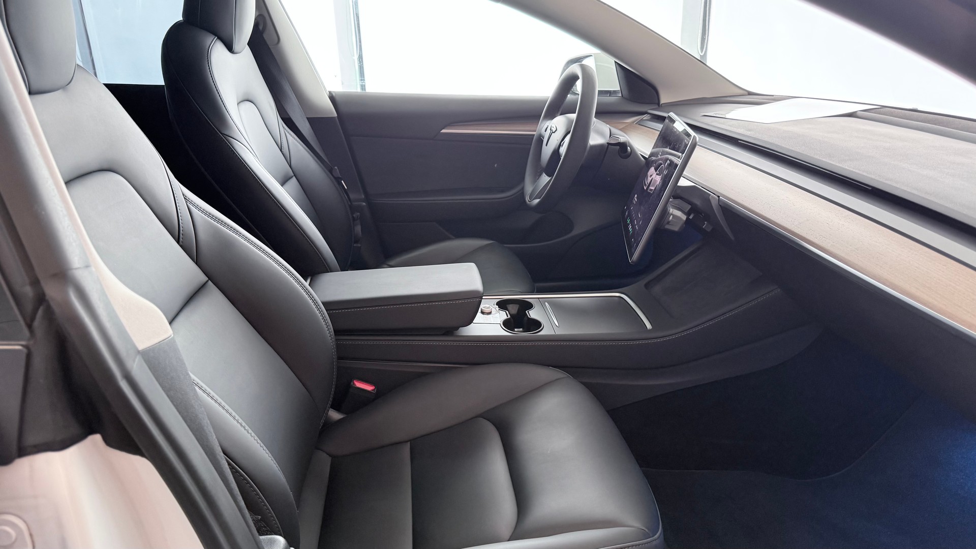 TESLA Model 3 Performance D-image-4