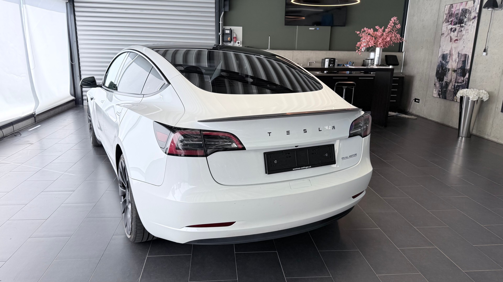 TESLA Model 3 Performance D-image-10