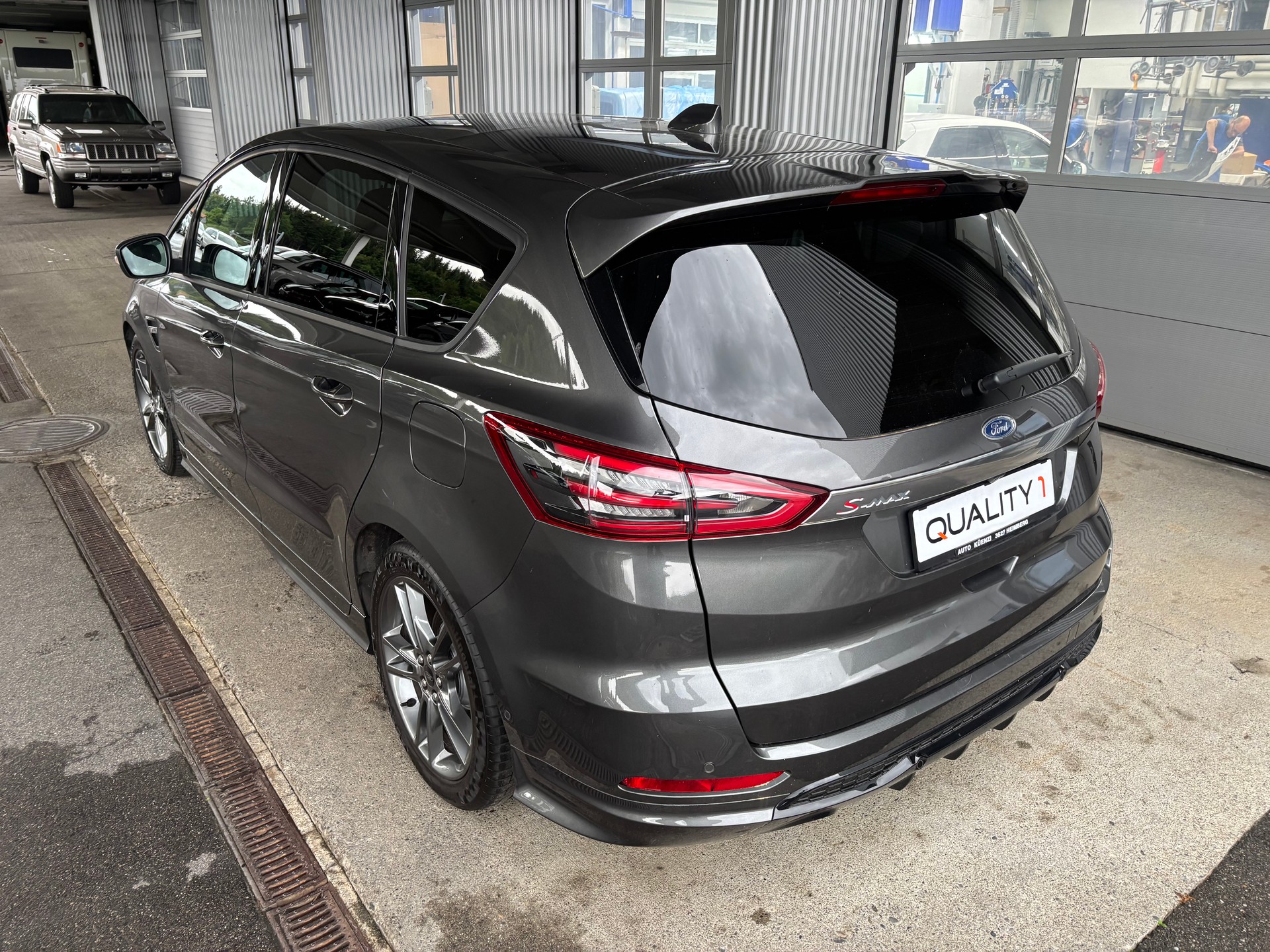 FORD S-Max 2.5 FHEV ST-Line Top gepflegt-image-2