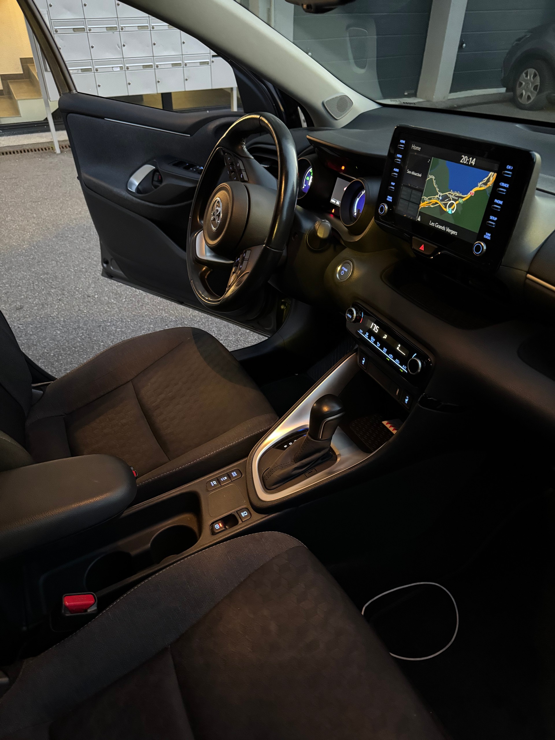 TOYOTA 1.5 VVT-i HSD Trend-image-4