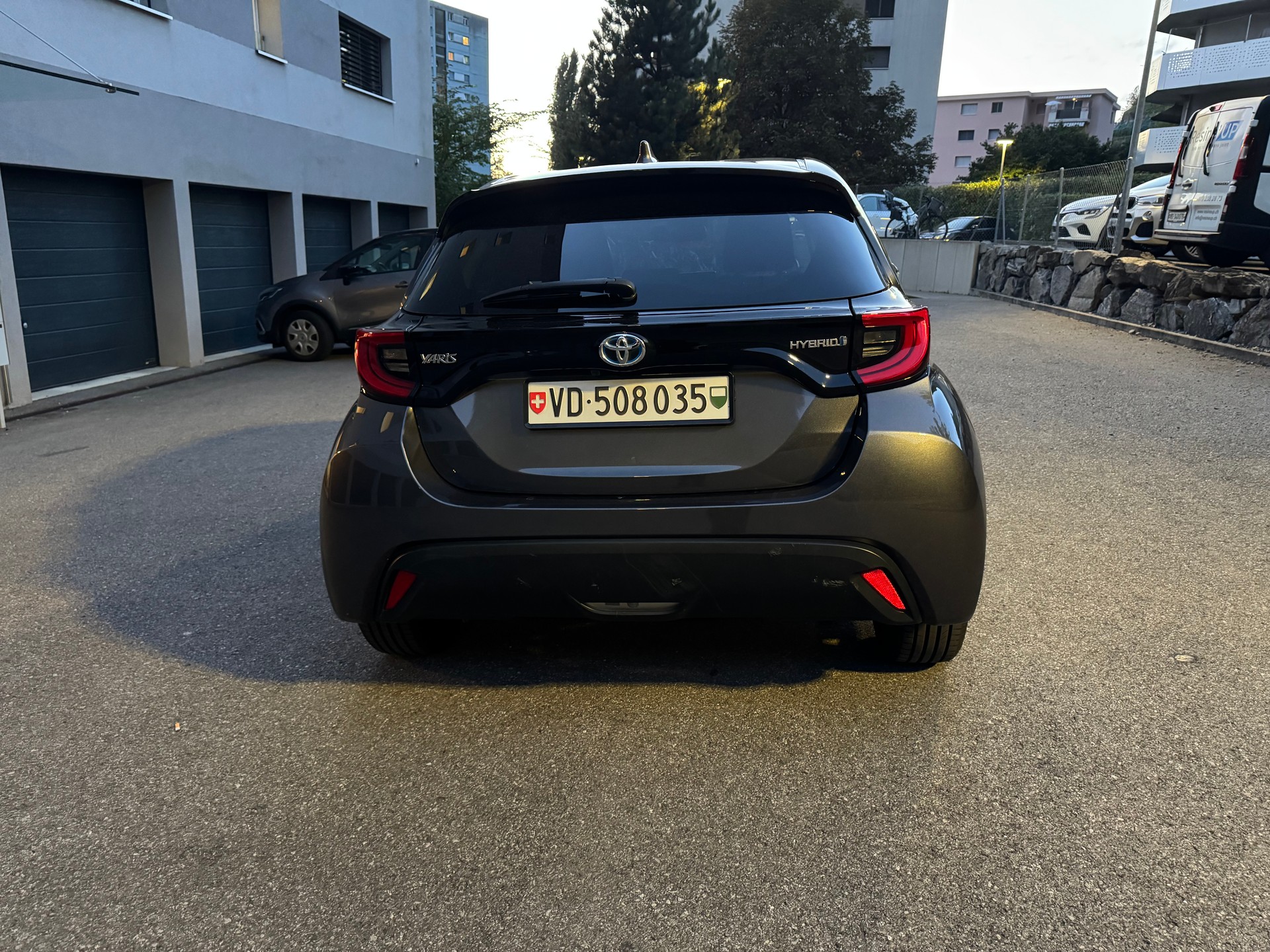 TOYOTA 1.5 VVT-i HSD Trend-image-1