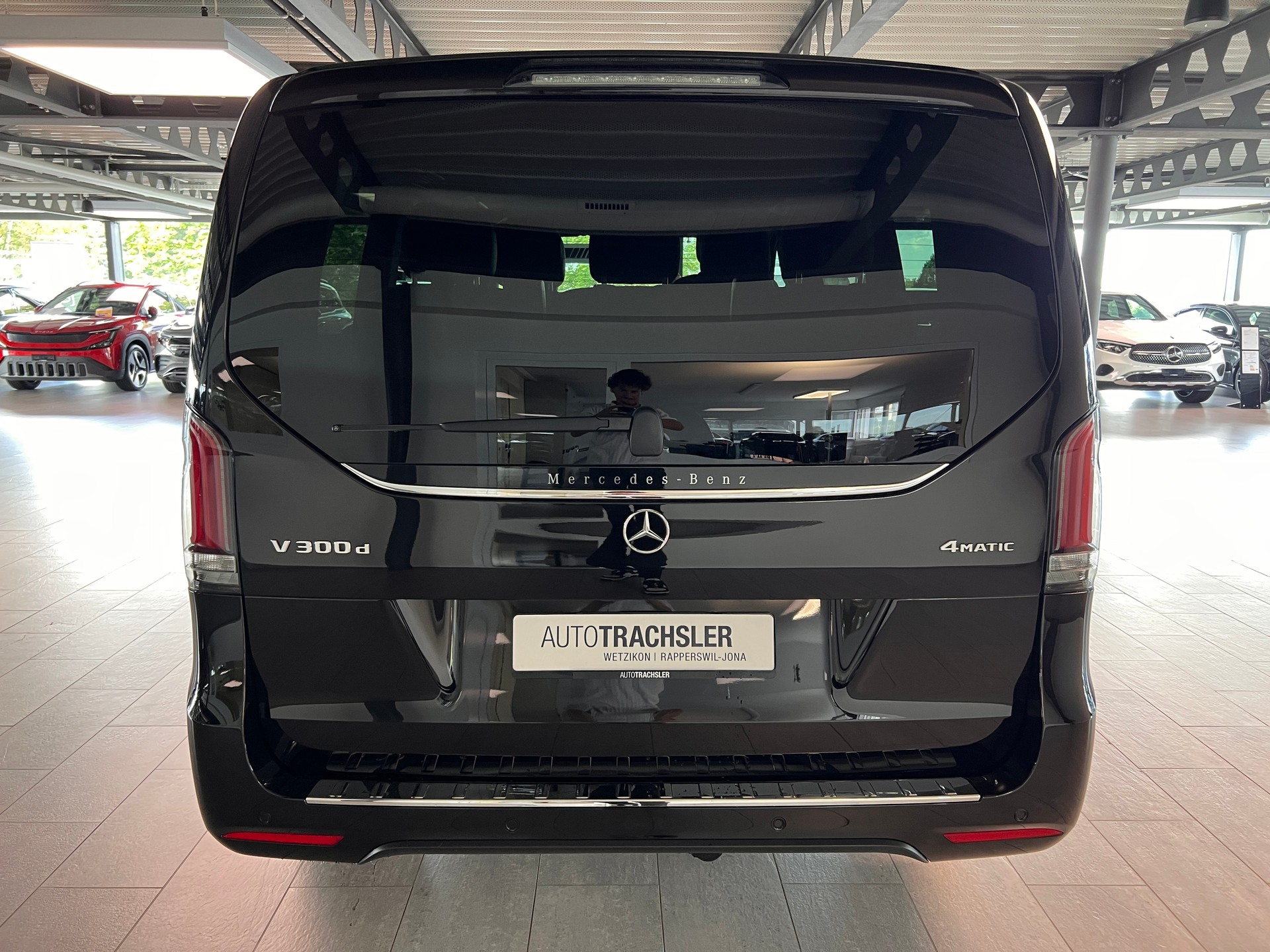 MERCEDES-BENZ V 300 d lang Exclusive 4Matic 9G-Tronic-image-4