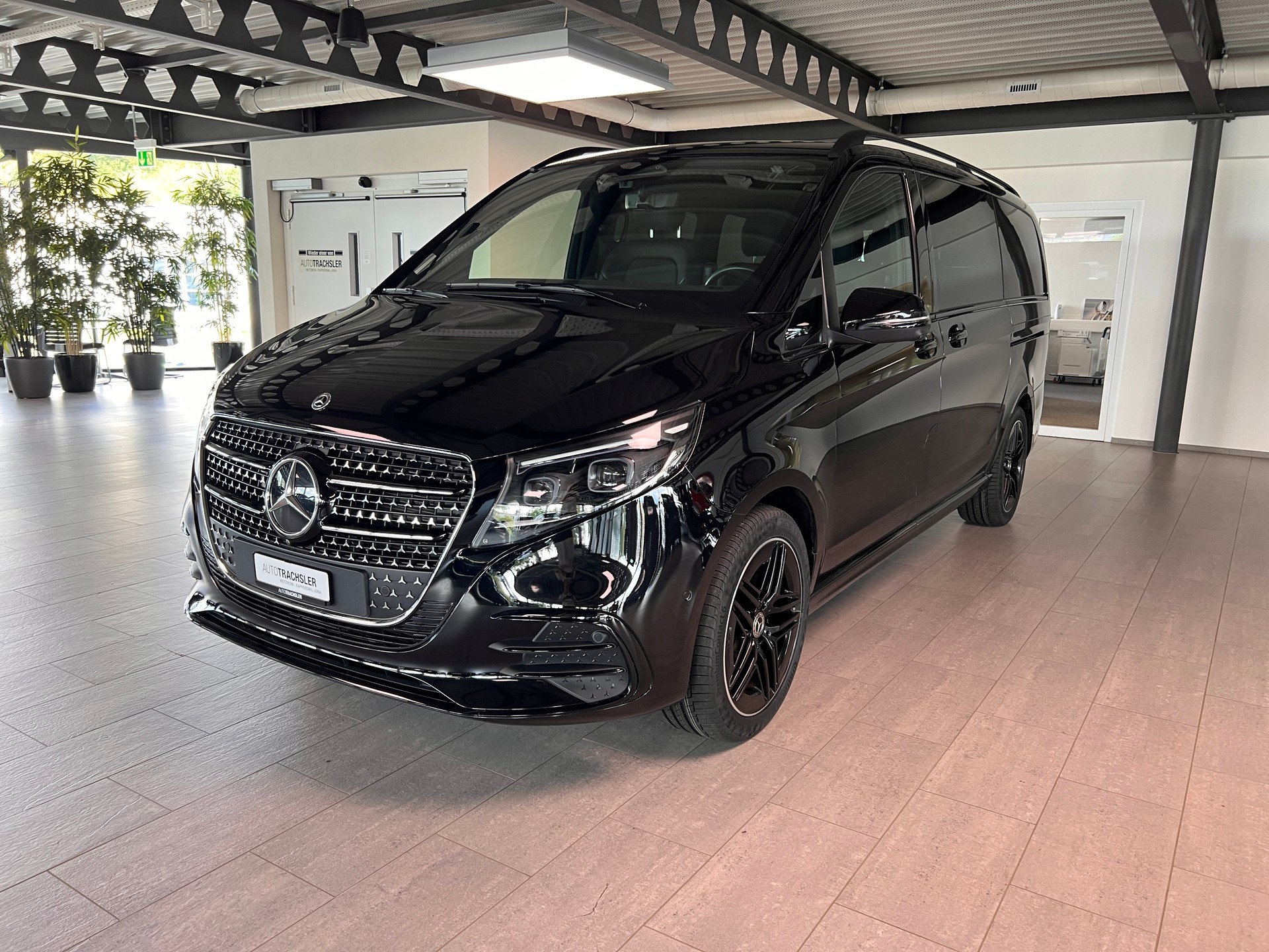 MERCEDES-BENZ V 300 d lang Exclusive 4Matic 9G-Tronic-image-3