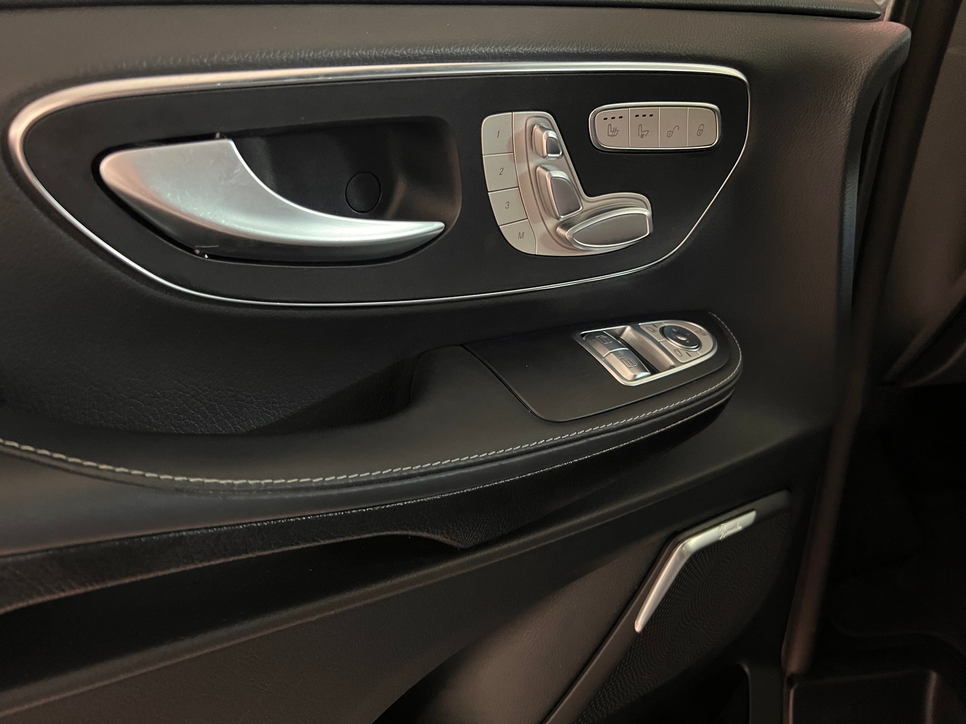 MERCEDES-BENZ V 300 d lang Exclusive 4Matic 9G-Tronic-image-11