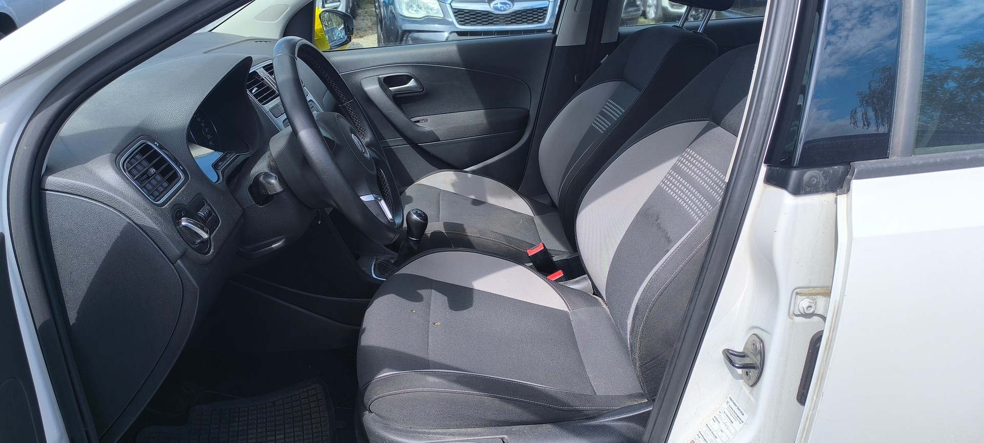 VW Polo 1.2 12V Trendline-image-9
