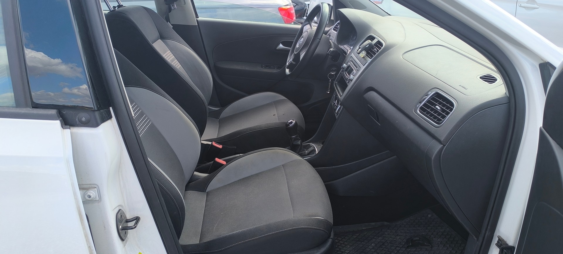 VW Polo 1.2 12V Trendline-image-12