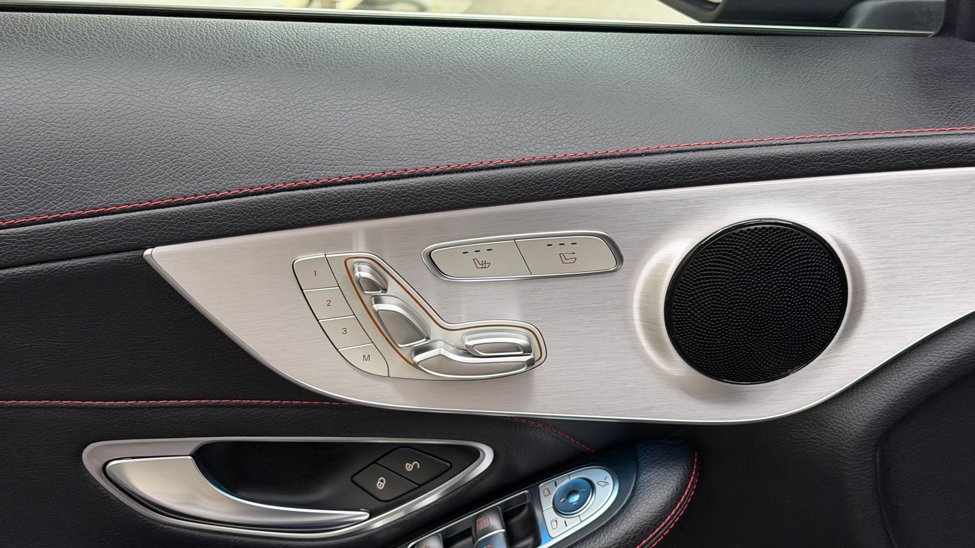 MERCEDES-BENZ C 43 Cabriolet AMG 4Matic 9G-Tronic-image-13