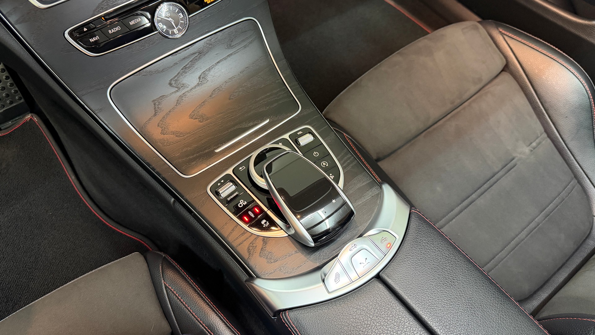 MERCEDES-BENZ C 43 Cabriolet AMG 4Matic 9G-Tronic-image-11