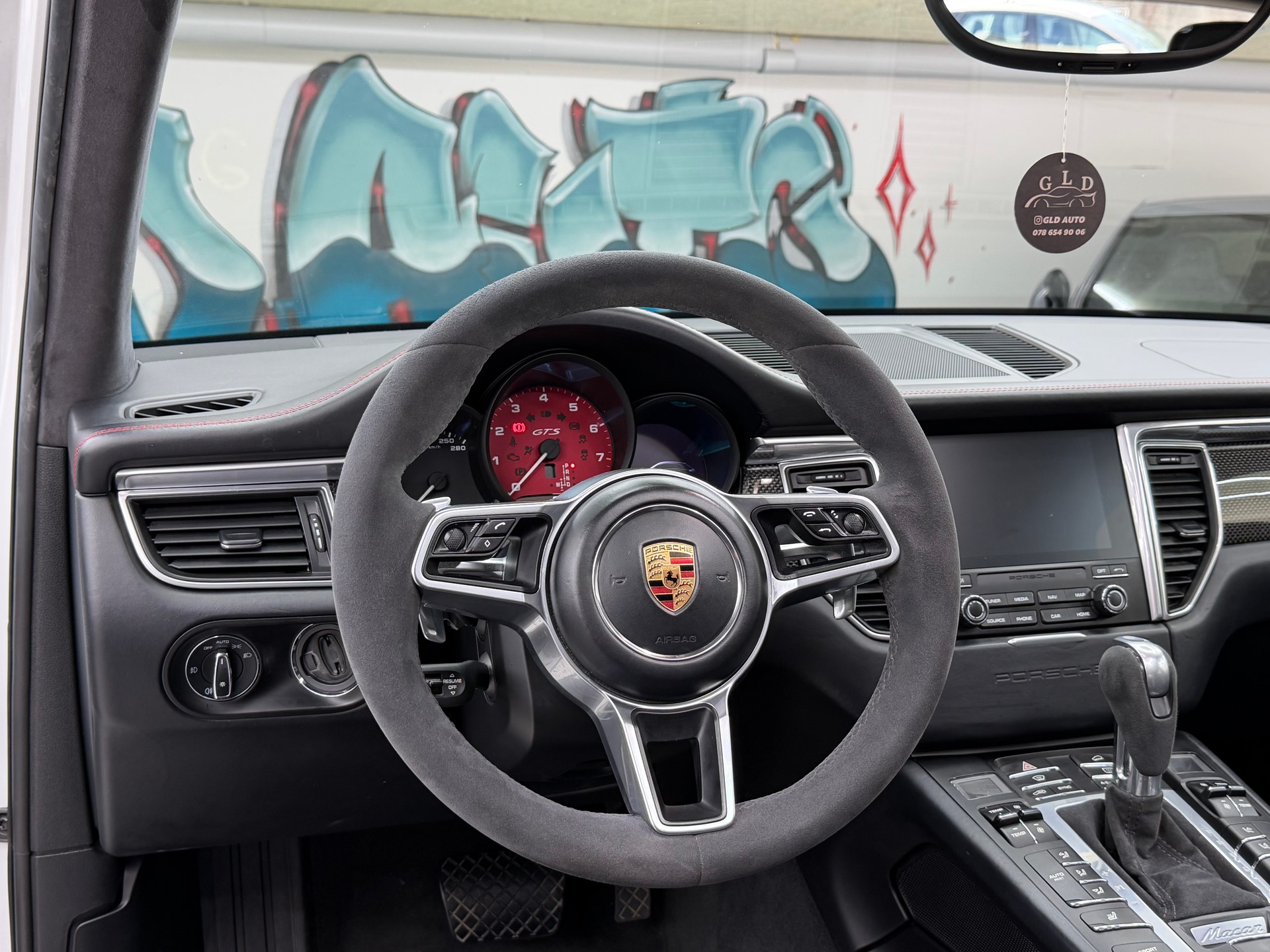 PORSCHE Macan GTS PDK * CH / Full options *-image-7