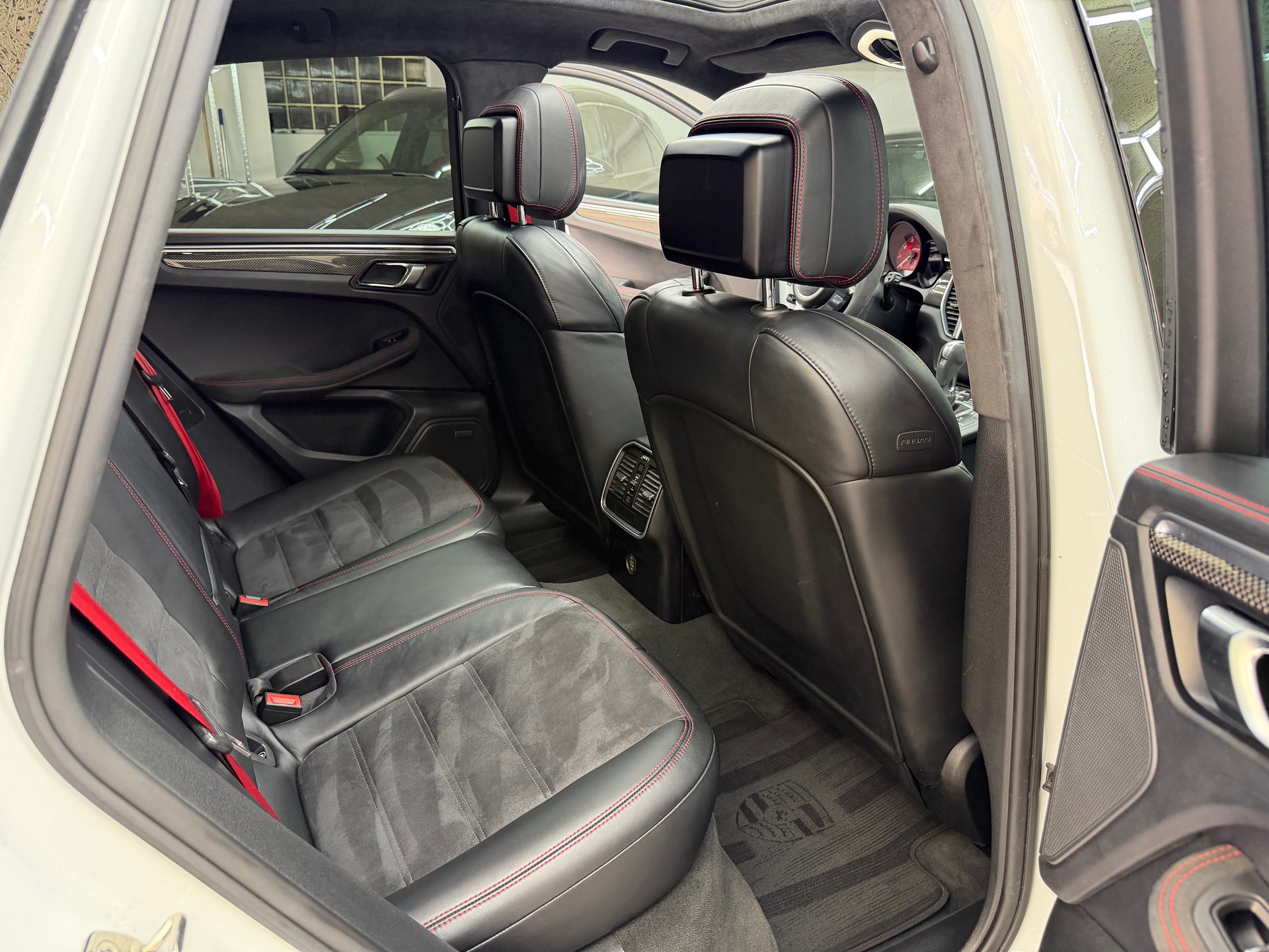 PORSCHE Macan GTS PDK * CH / Full options *-image-10