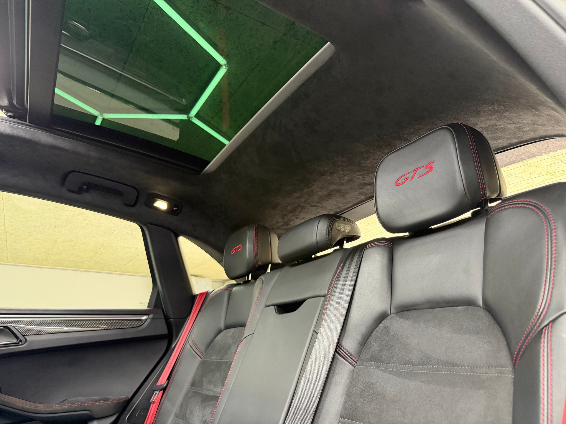 PORSCHE Macan GTS PDK * CH / Full options *-image-11
