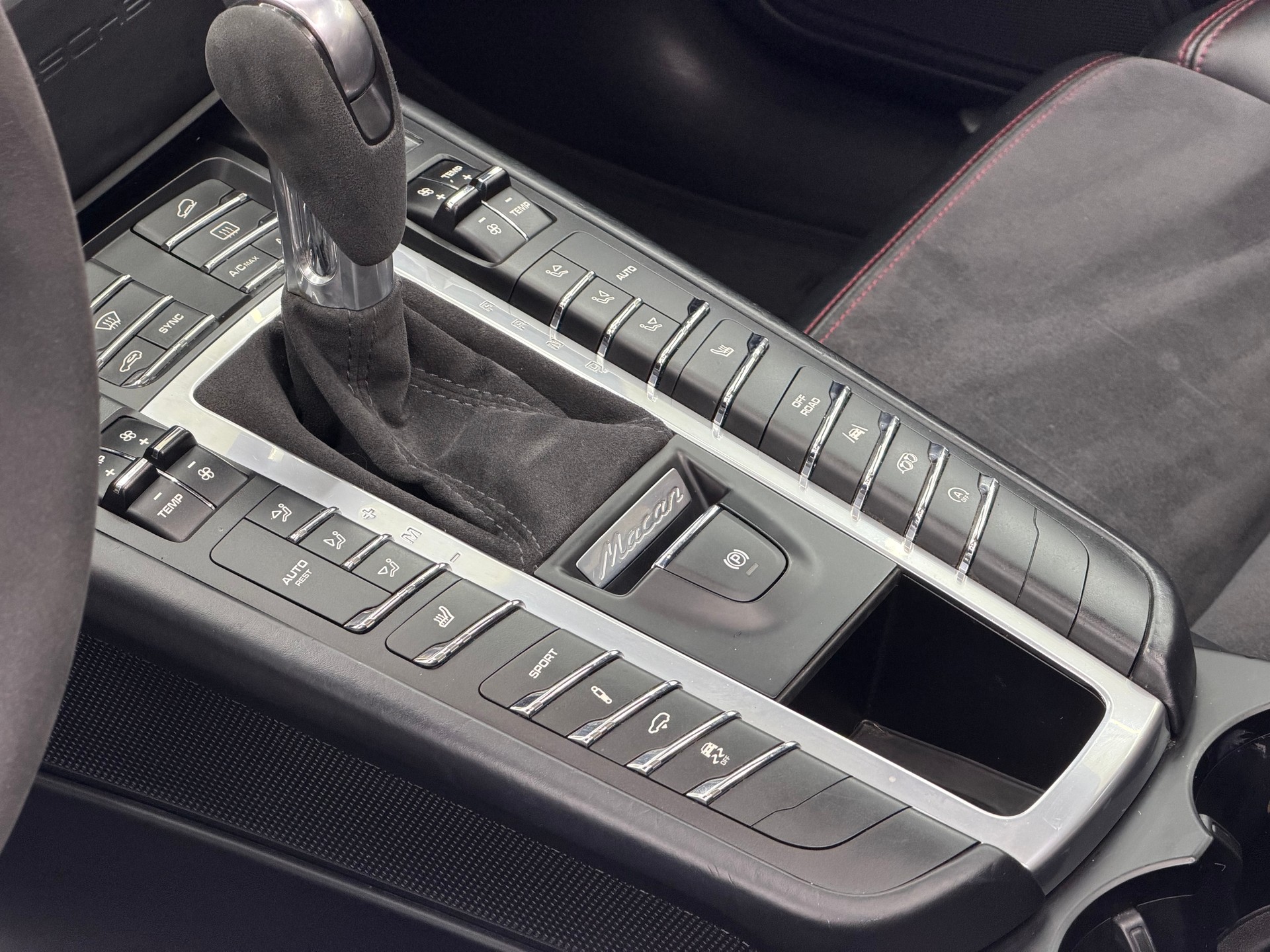 PORSCHE Macan GTS PDK * CH / Full options *-image-12