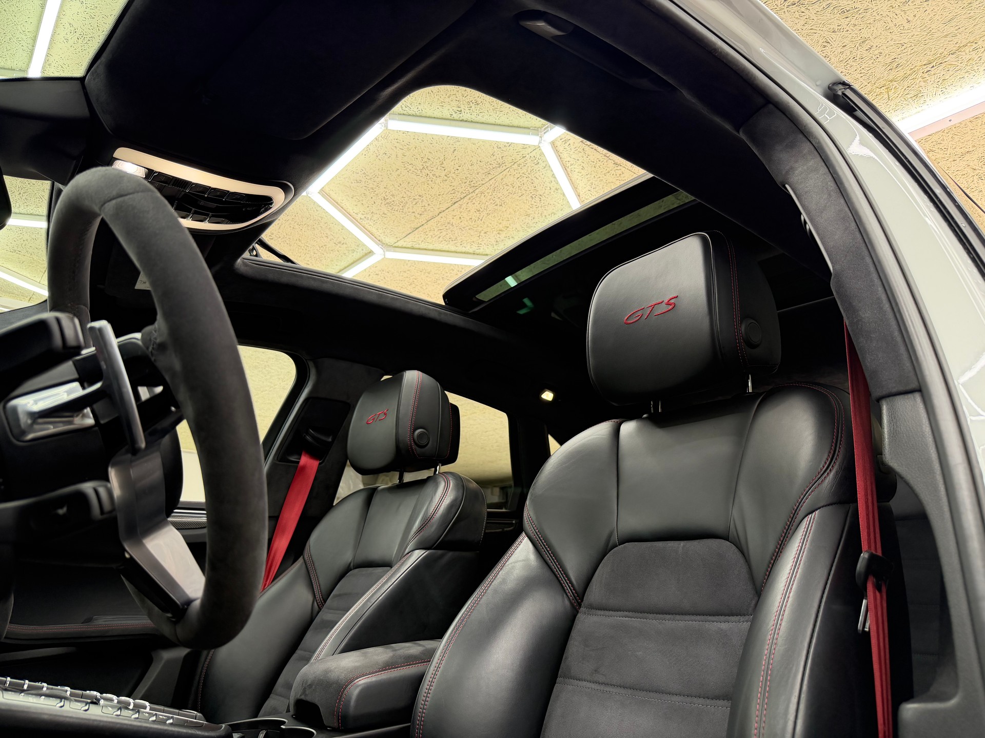 PORSCHE Macan GTS PDK * CH / Full options *-image-8