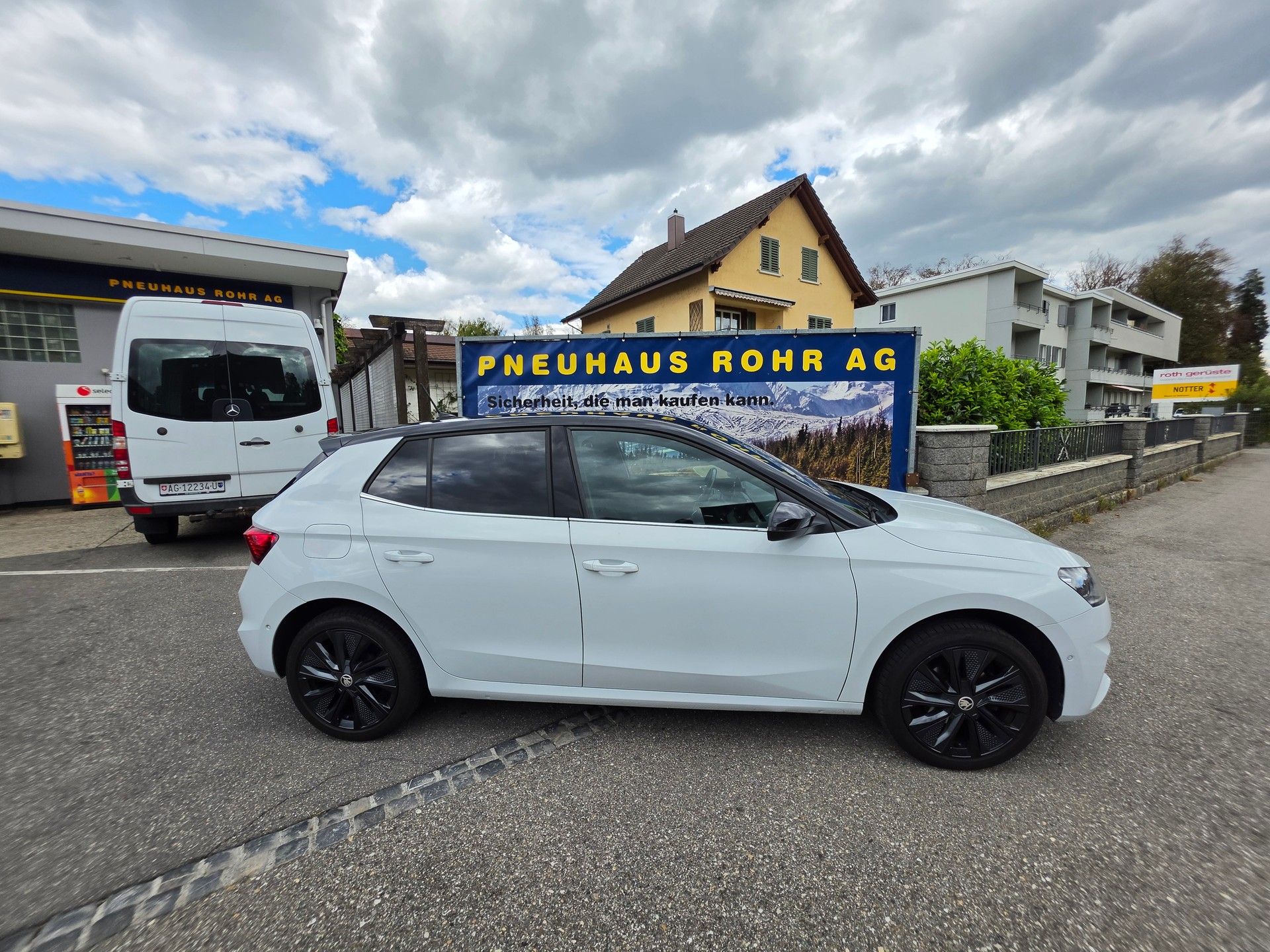 SKODA Fabia 1.0 TSI Ambition DSG-image-1