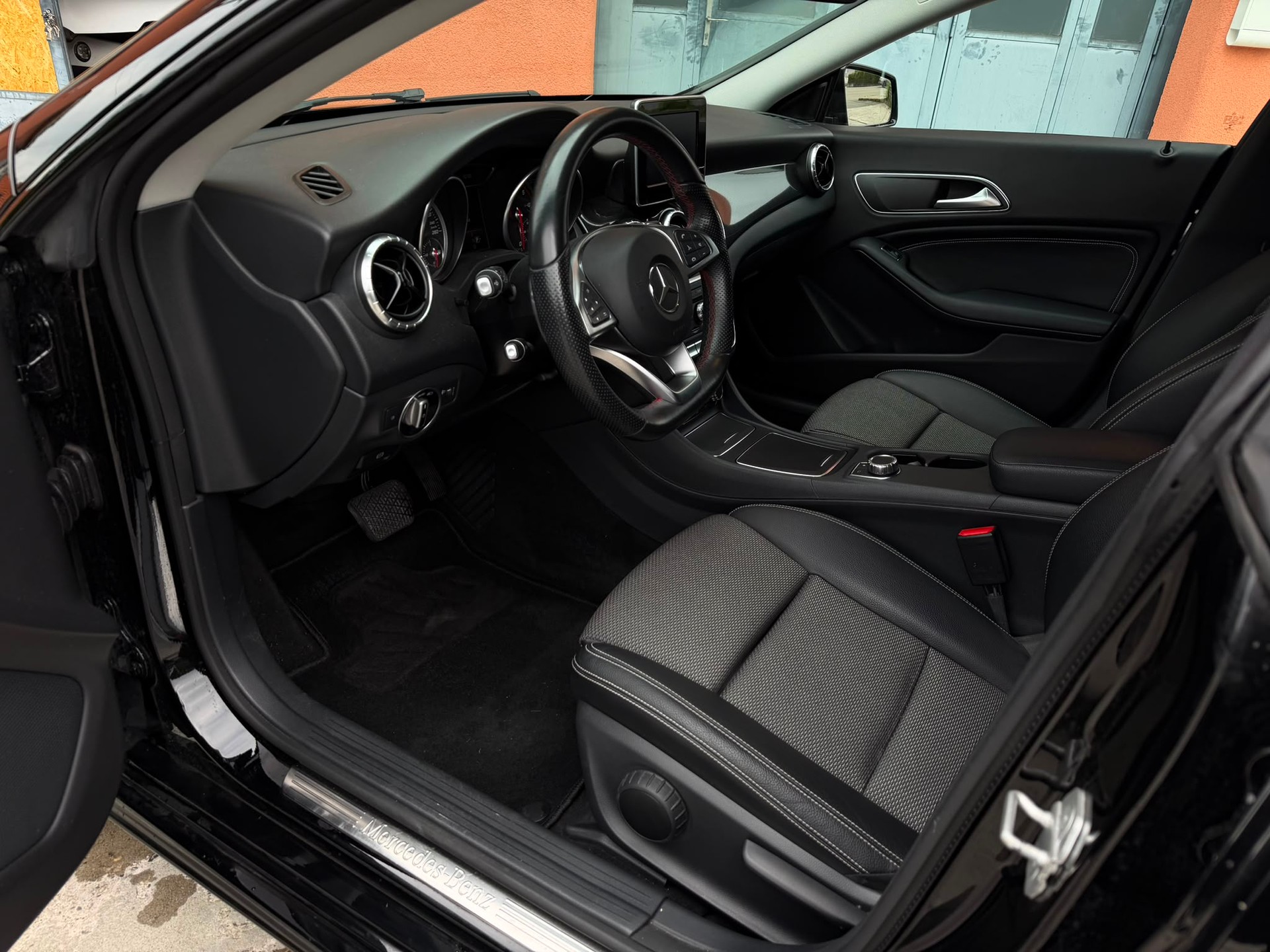 MERCEDES-BENZ CLA Shooting Brake 180 d 7G-DCT-image-8