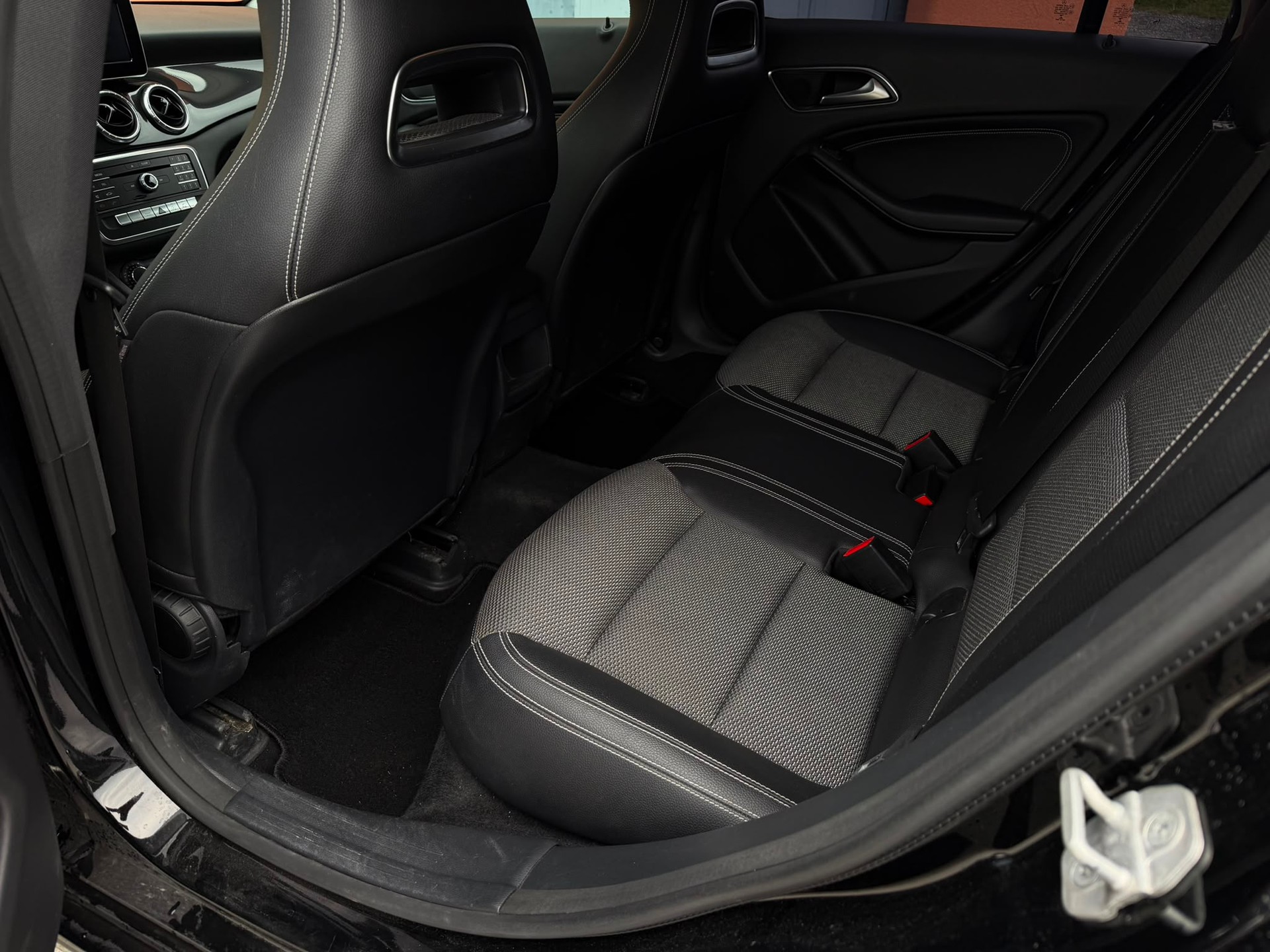 MERCEDES-BENZ CLA Shooting Brake 180 d 7G-DCT-image-9