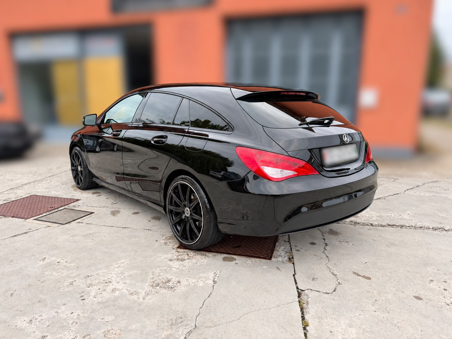 MERCEDES-BENZ CLA Shooting Brake 180 d 7G-DCT-image-2