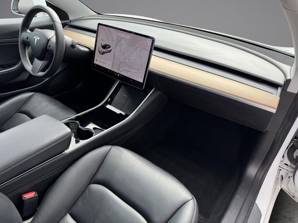 TESLA Model 3 Standart Range Plus-image-9