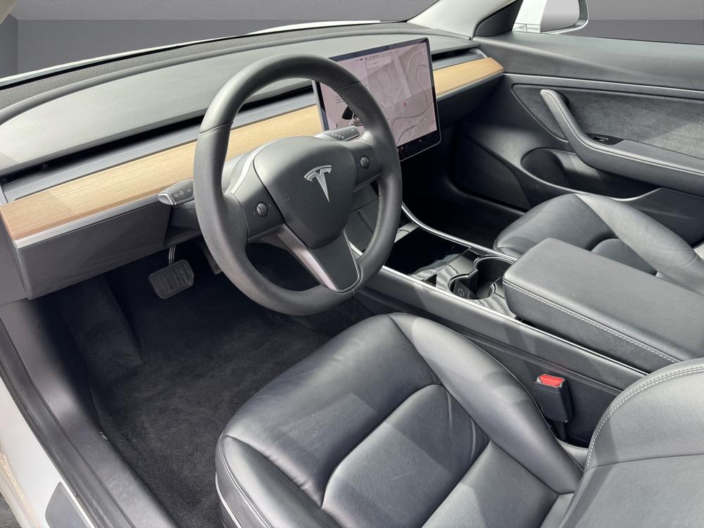 TESLA Model 3 Standart Range Plus-image-8