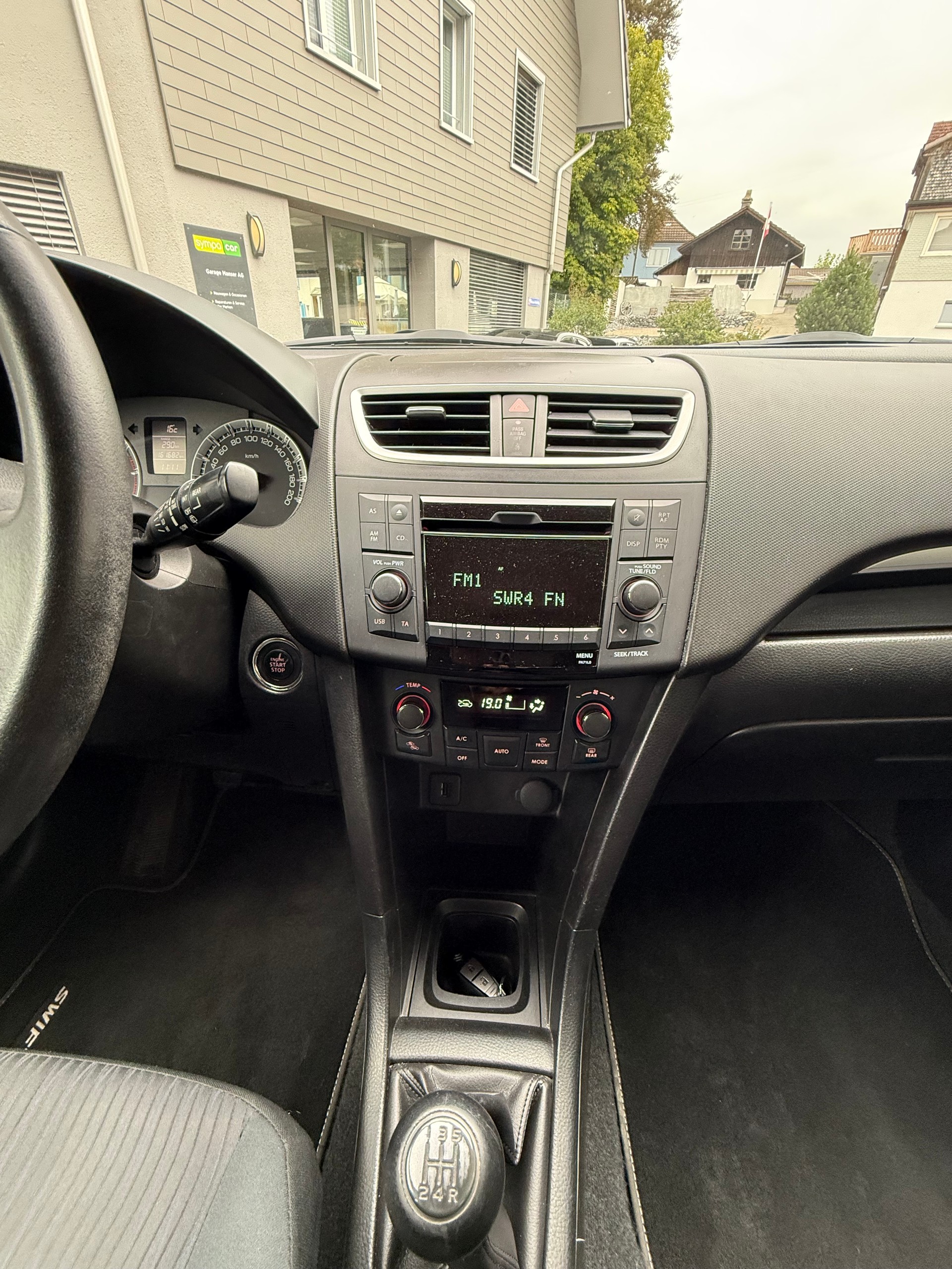 SUZUKI Swift 1.2i 16V GL Top 4x4-image-12