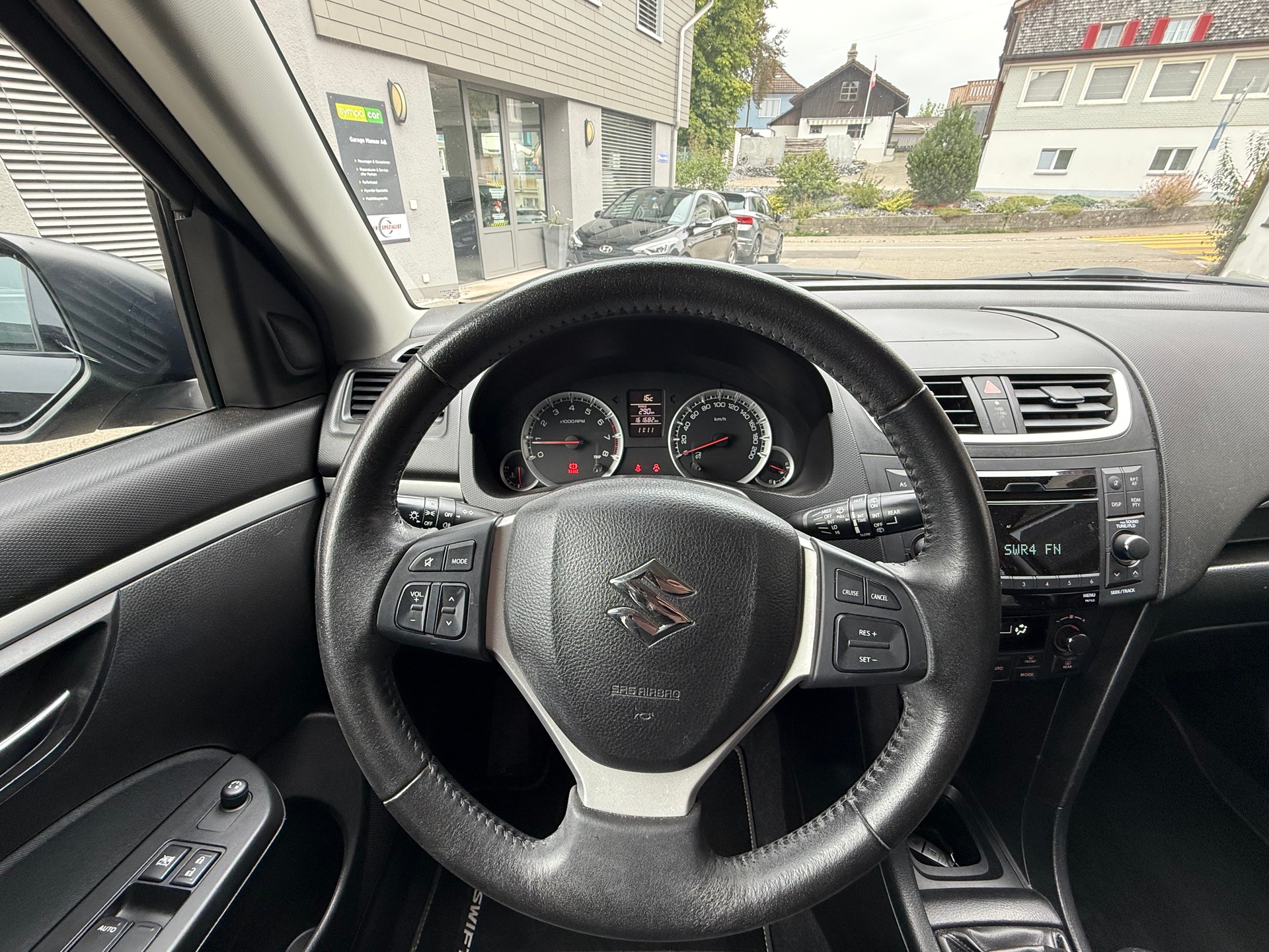 SUZUKI Swift 1.2i 16V GL Top 4x4-image-11