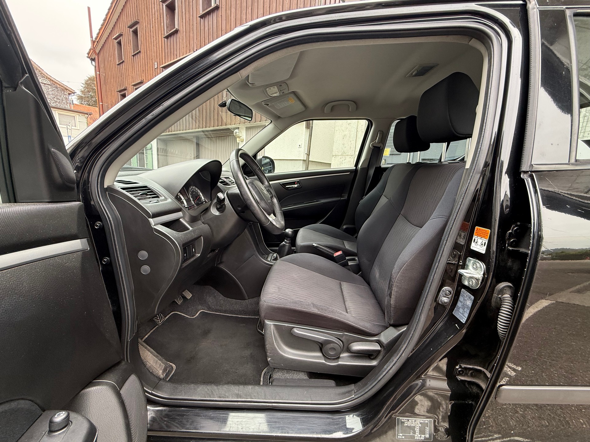 SUZUKI Swift 1.2i 16V GL Top 4x4-image-9