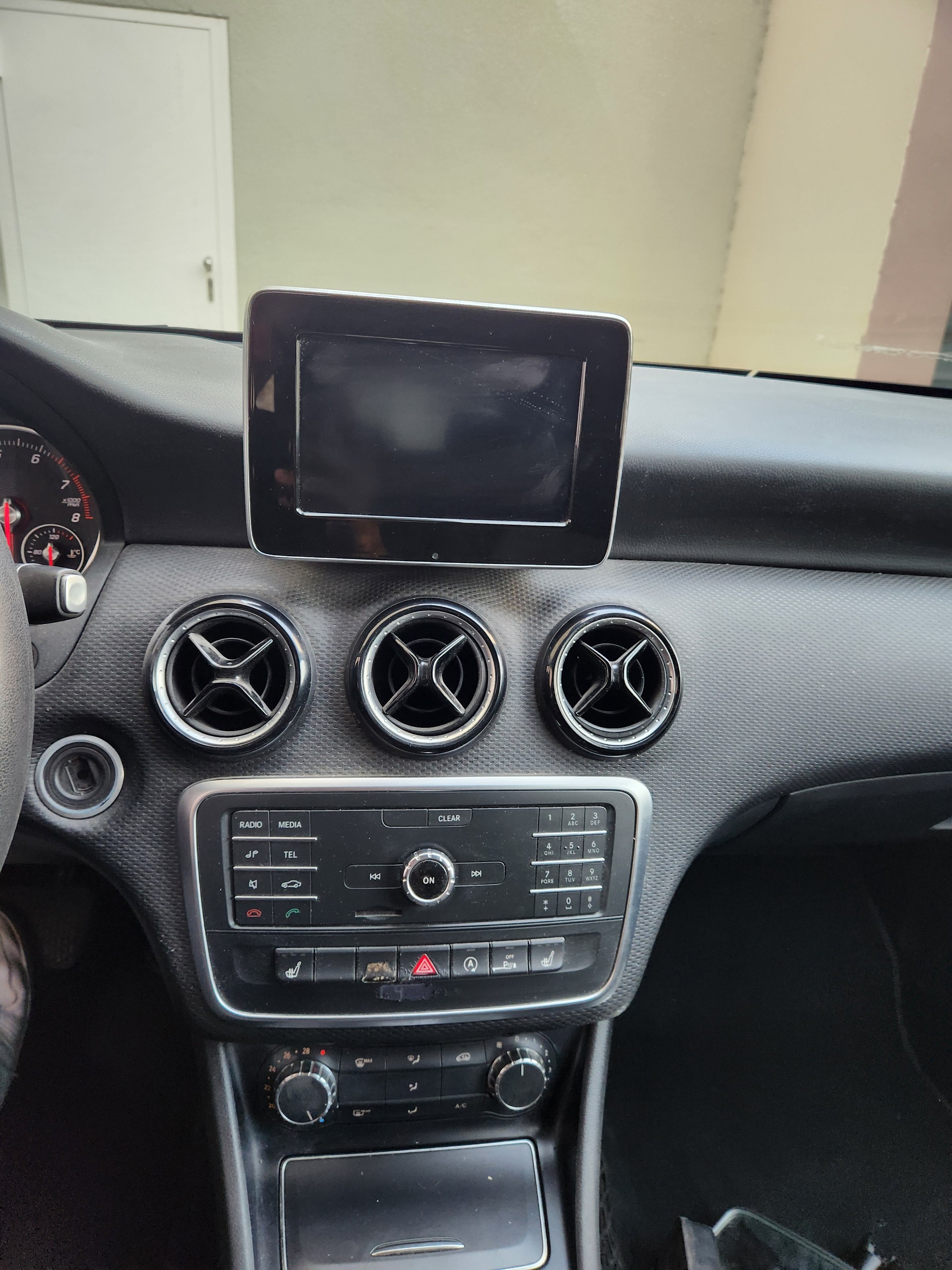 MERCEDES-BENZ A 180 7G-DCT-image-6