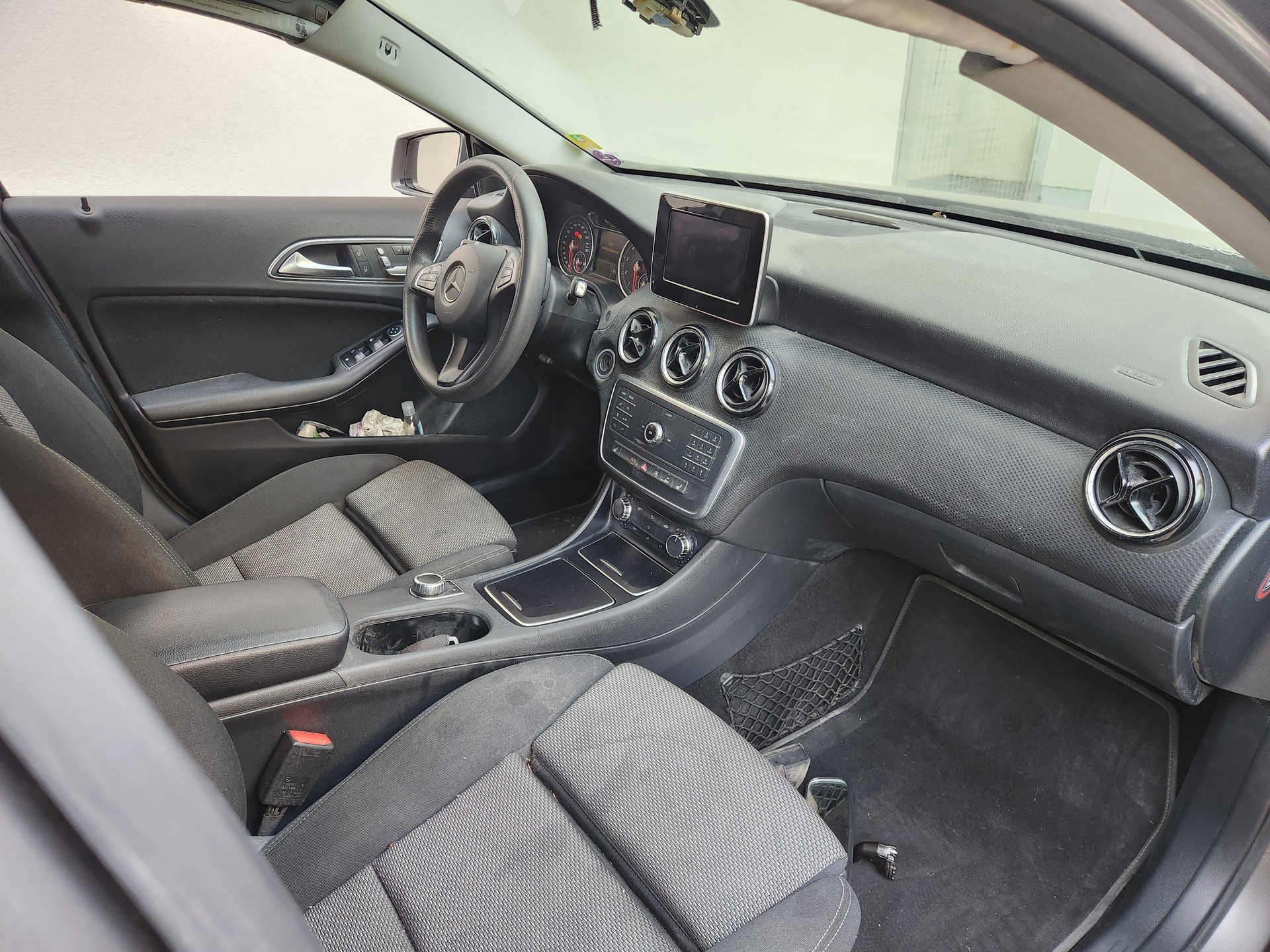 MERCEDES-BENZ A 180 7G-DCT-image-2