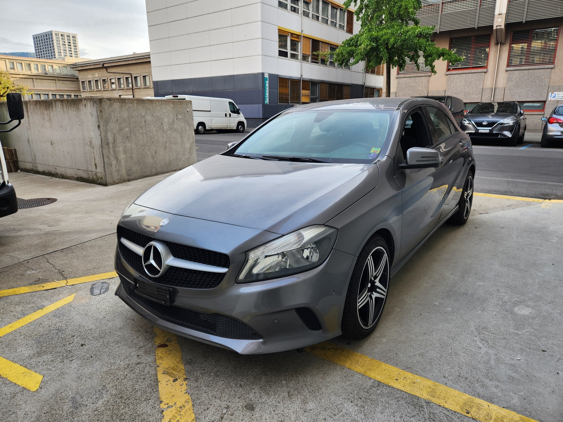 MERCEDES-BENZ A 180 7G-DCT-image-0