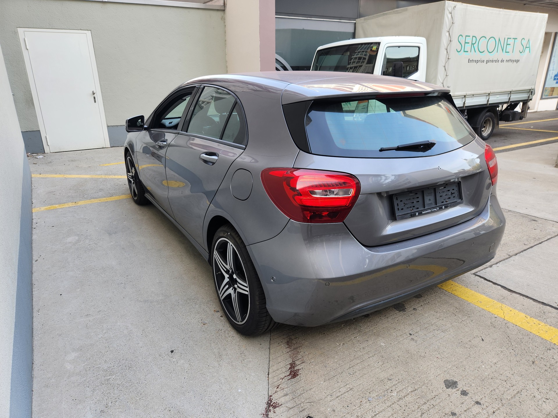 MERCEDES-BENZ A 180 7G-DCT-image-4