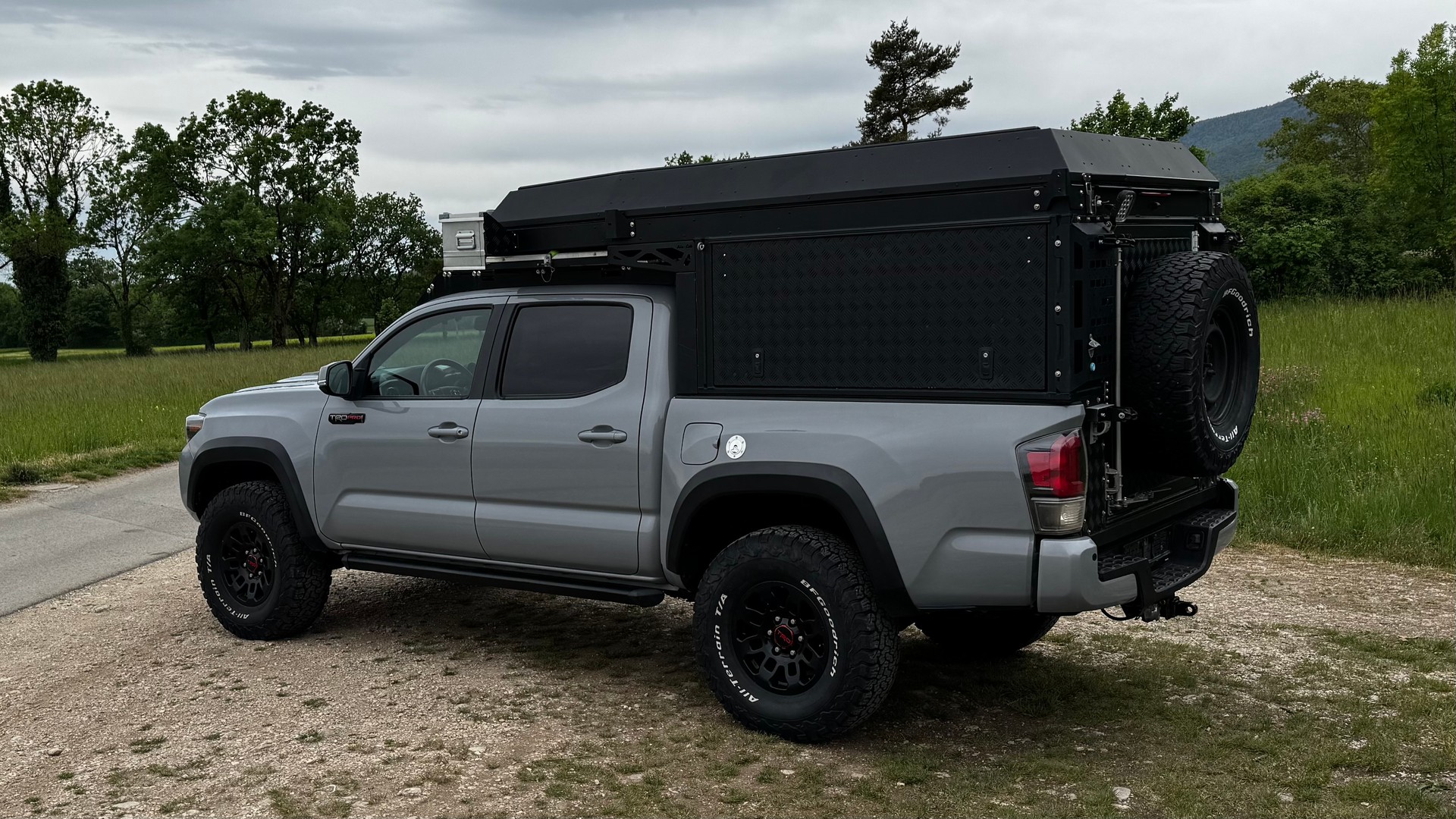 TOYOTA TRD PRO – Alu-Cab Canopy aménagé-image-4