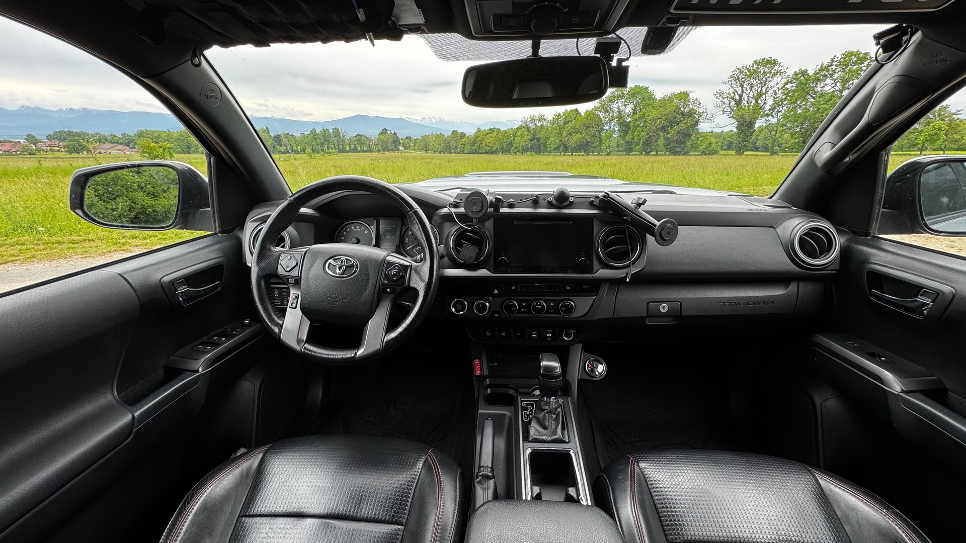 TOYOTA TRD PRO – Alu-Cab Canopy aménagé-image-13