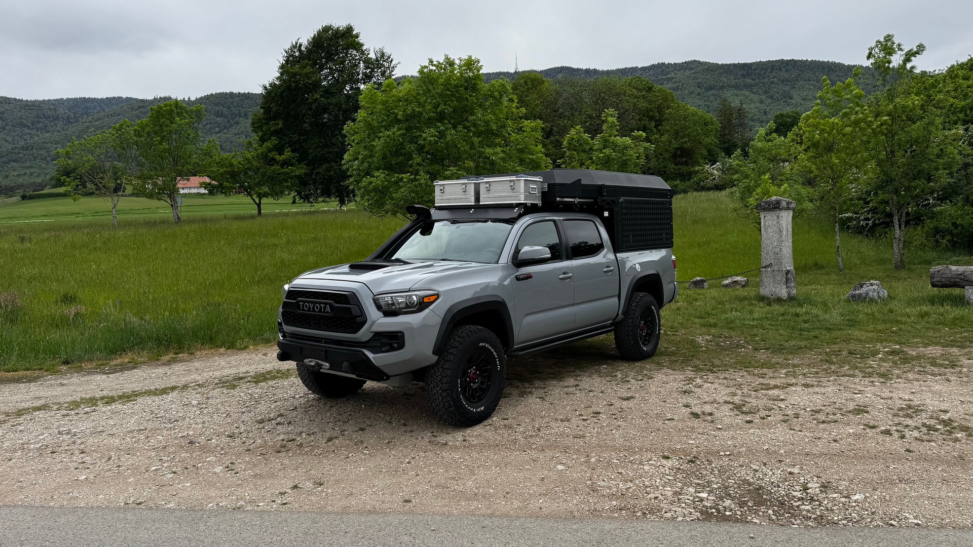 TOYOTA TRD PRO – Alu-Cab Canopy aménagé-image-5
