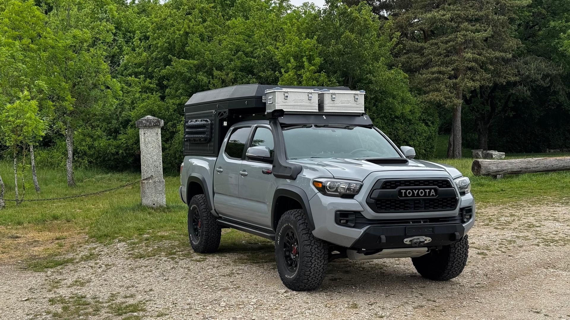 TOYOTA TRD PRO – Alu-Cab Canopy aménagé-image-0