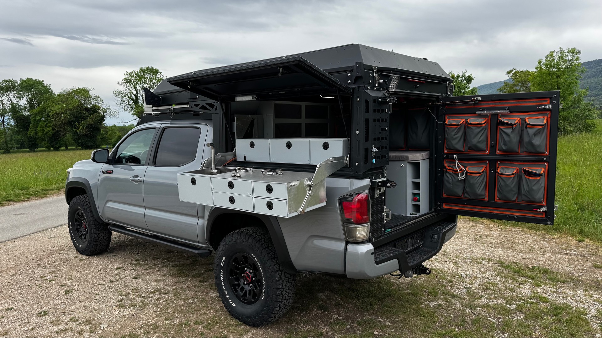 TOYOTA TRD PRO – Alu-Cab Canopy aménagé-image-8
