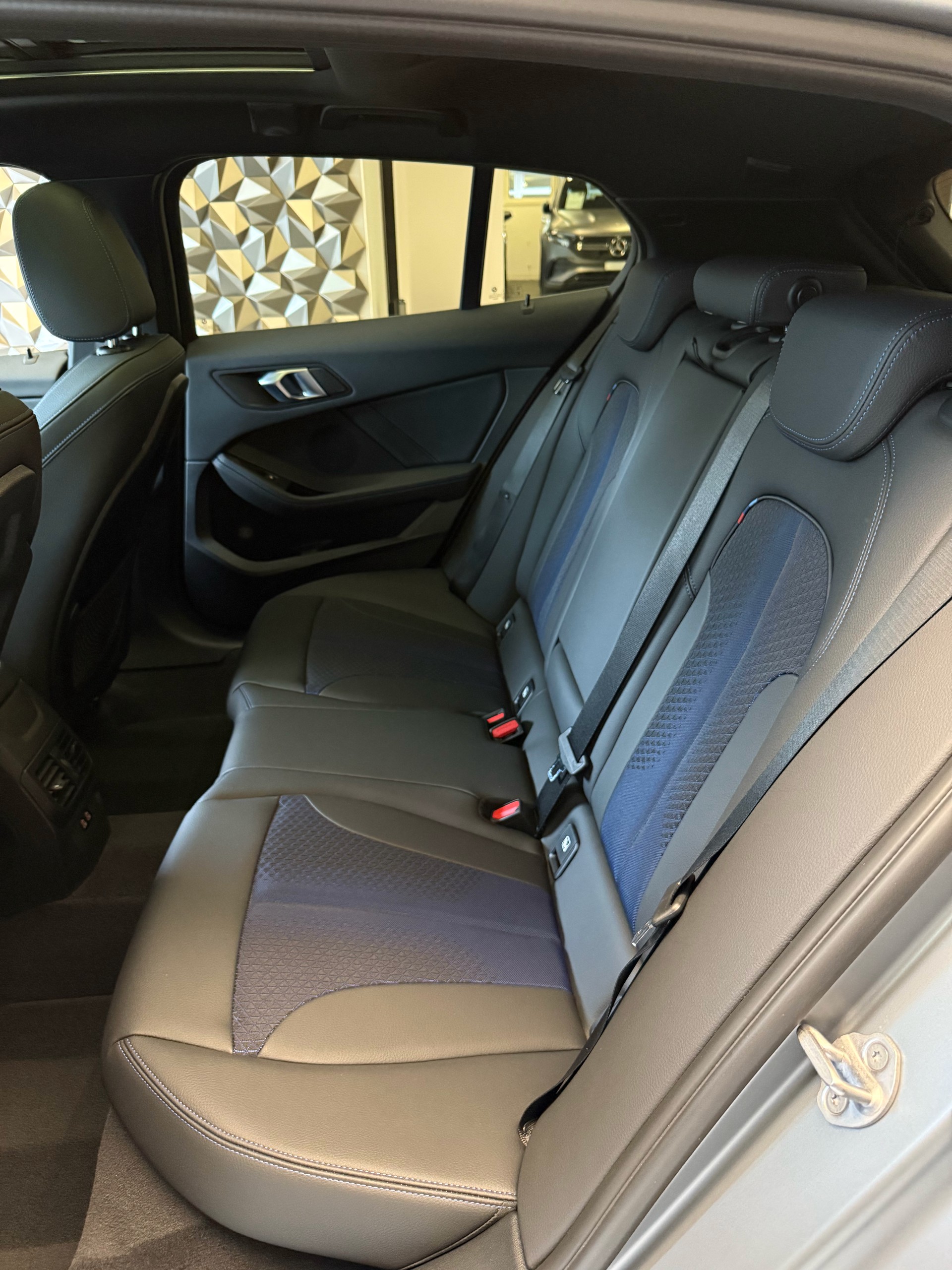 BMW 118i M Sport Steptronic-image-8