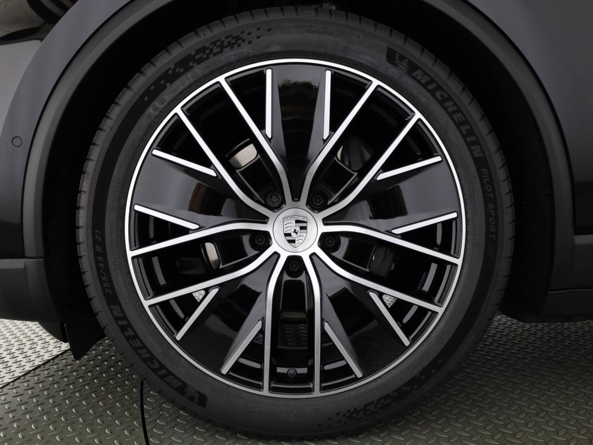 PORSCHE Macan 4-image-8