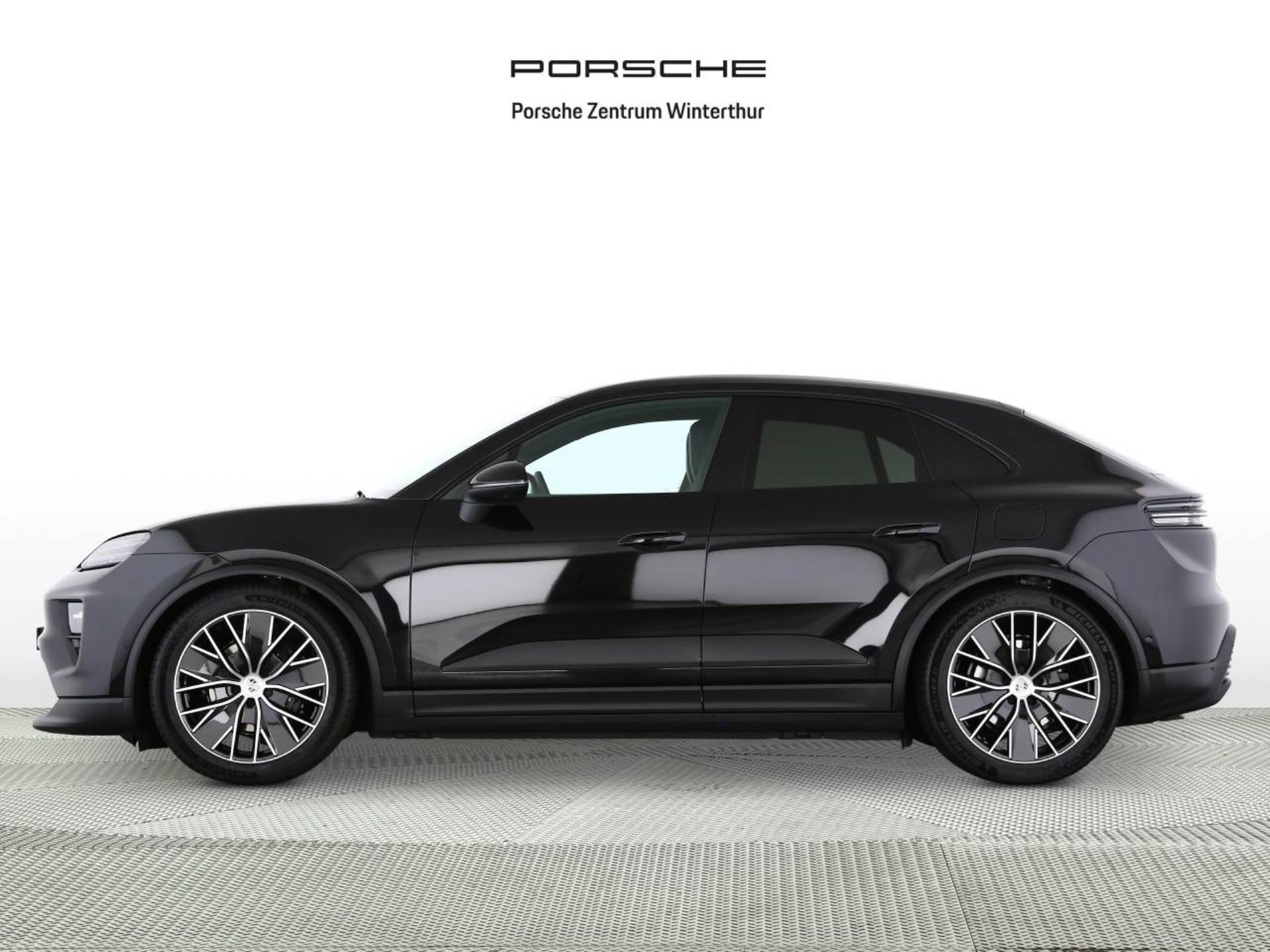 PORSCHE Macan 4-image-1